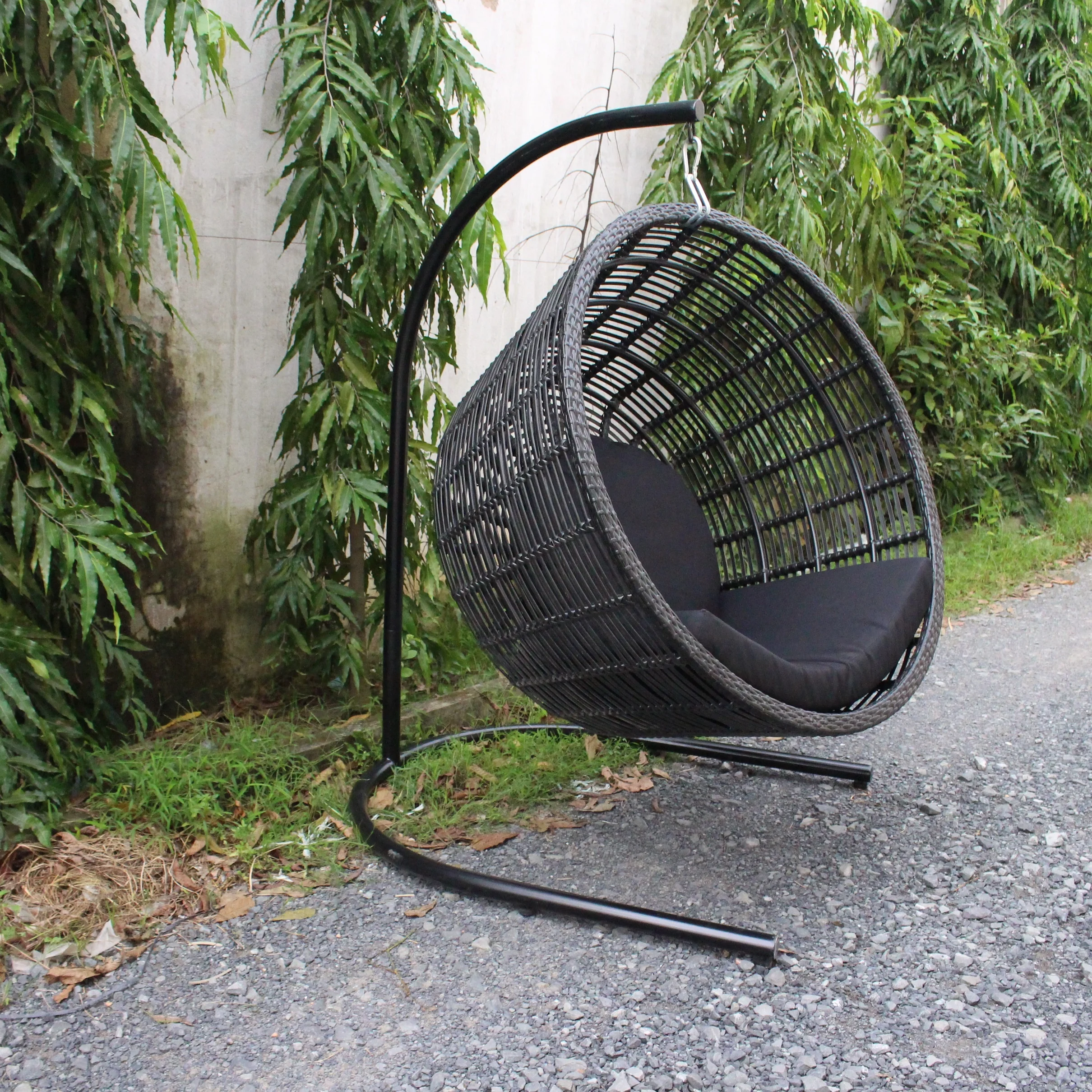 Poly rattan outdoor wicker patio iron frame black color swing egg chair garden furniture for balcony