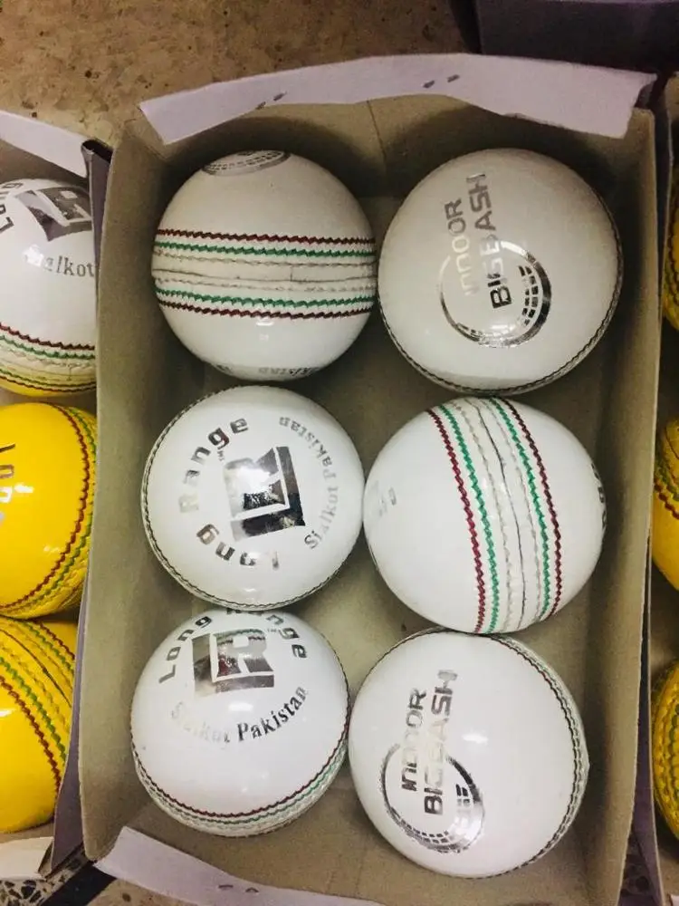 Изготовленные из натуральной кожи профессиональные шары для крикета в помещении