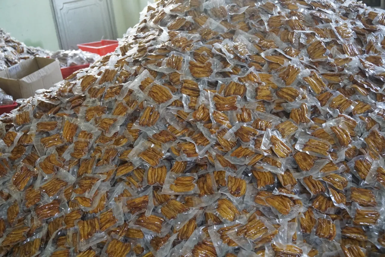 Fruit & Vegetable Product 100% Organic Long Shape Snack Yellow Open Air Dried Banana With Packing In Vacuum Pack From Vietnam