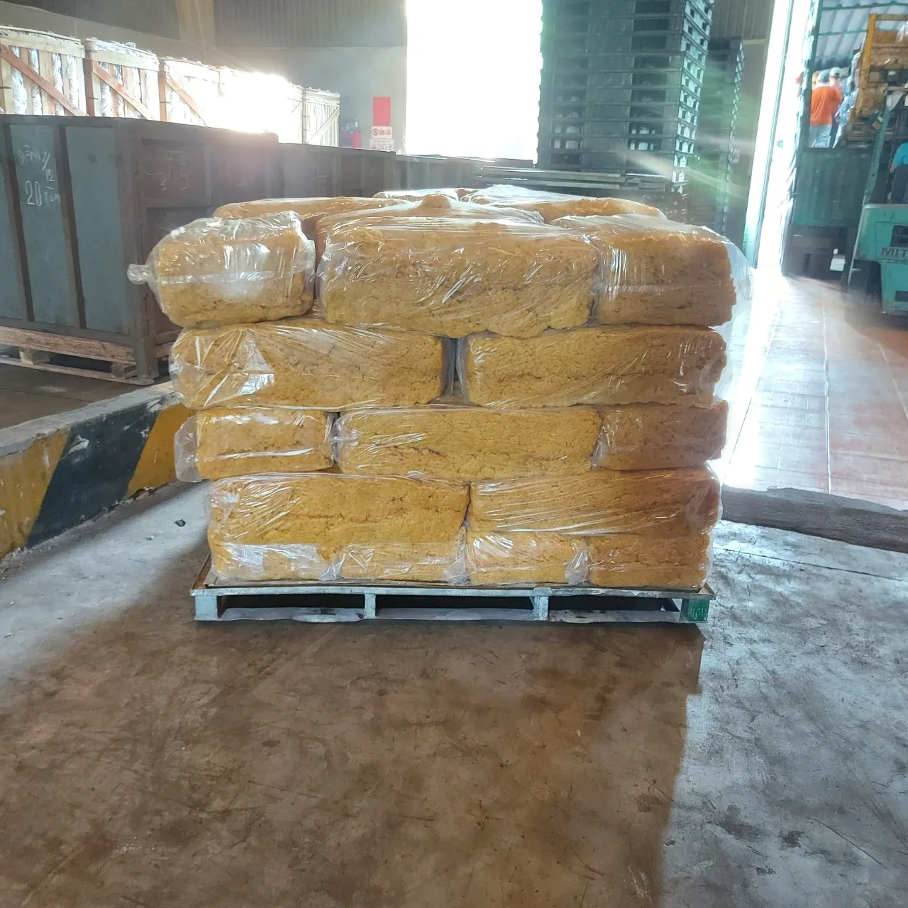 Cheap Natural raw Rubber 3L (TSR 3L/SVR 3L) to be shipped in 20kg bale wrapped in thin polyethylene plastic bag