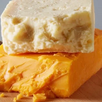 Новый запас измельченного сыра Mozzarella для пиццы