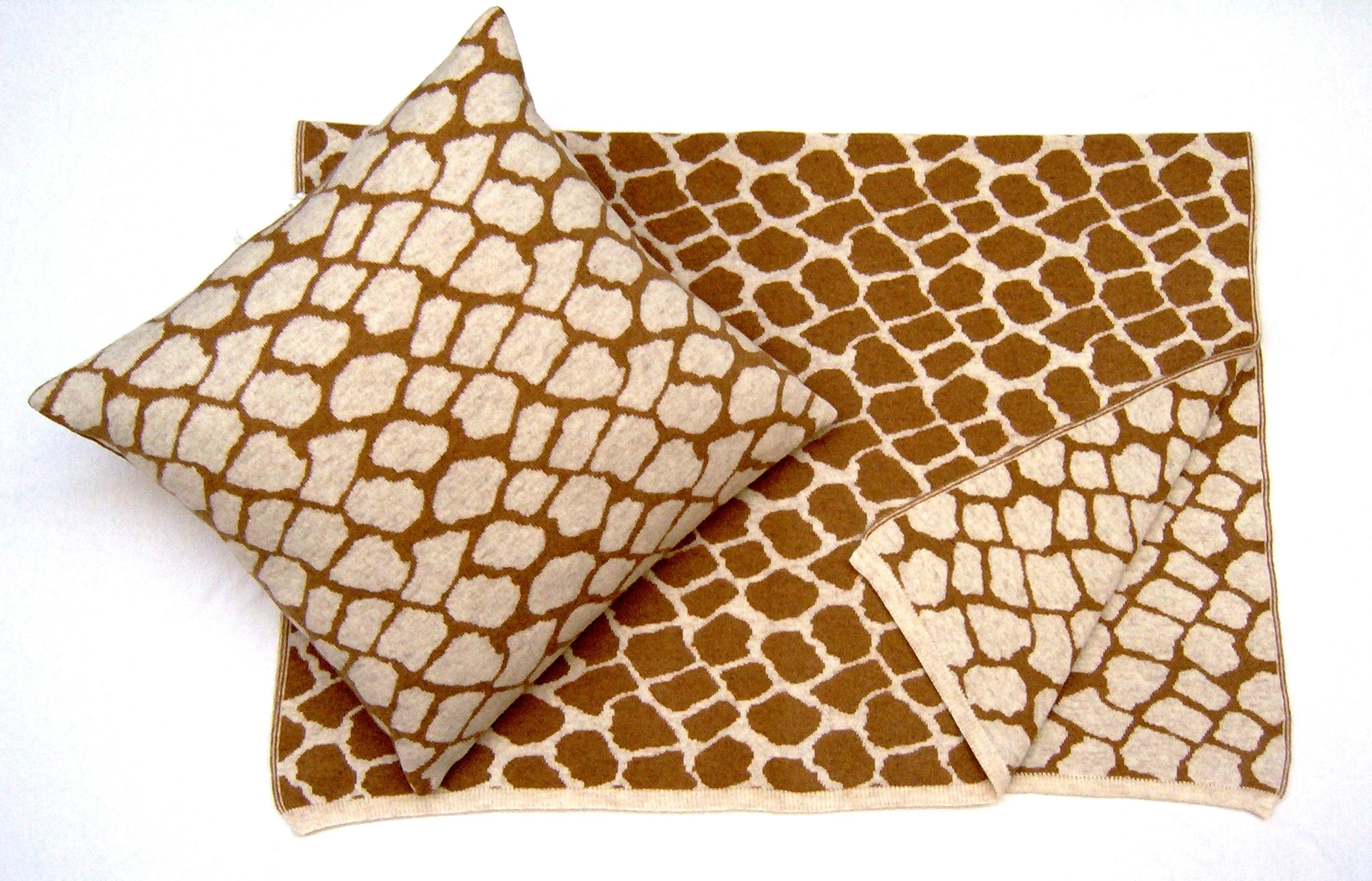 Top quality square 40x40 cm removable washable giraffe mantle double side knitted wool cushion pillow for home decoration