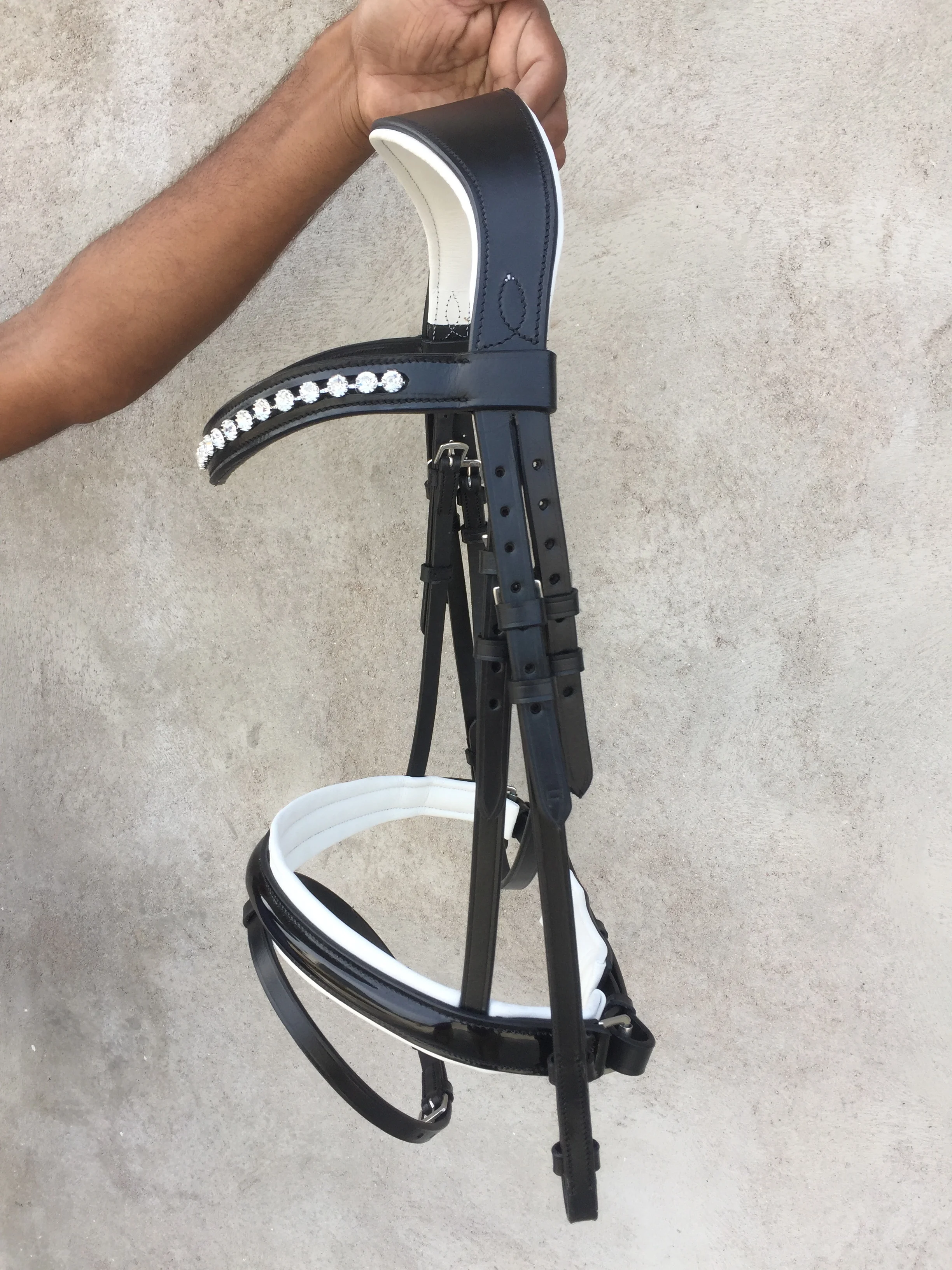 Horse CROWN MYSTERY BRIDLE IN BLACK/WHITE/GLITTER PATENT/Specification product leather bridle /Top Seller Medium Moving bridle