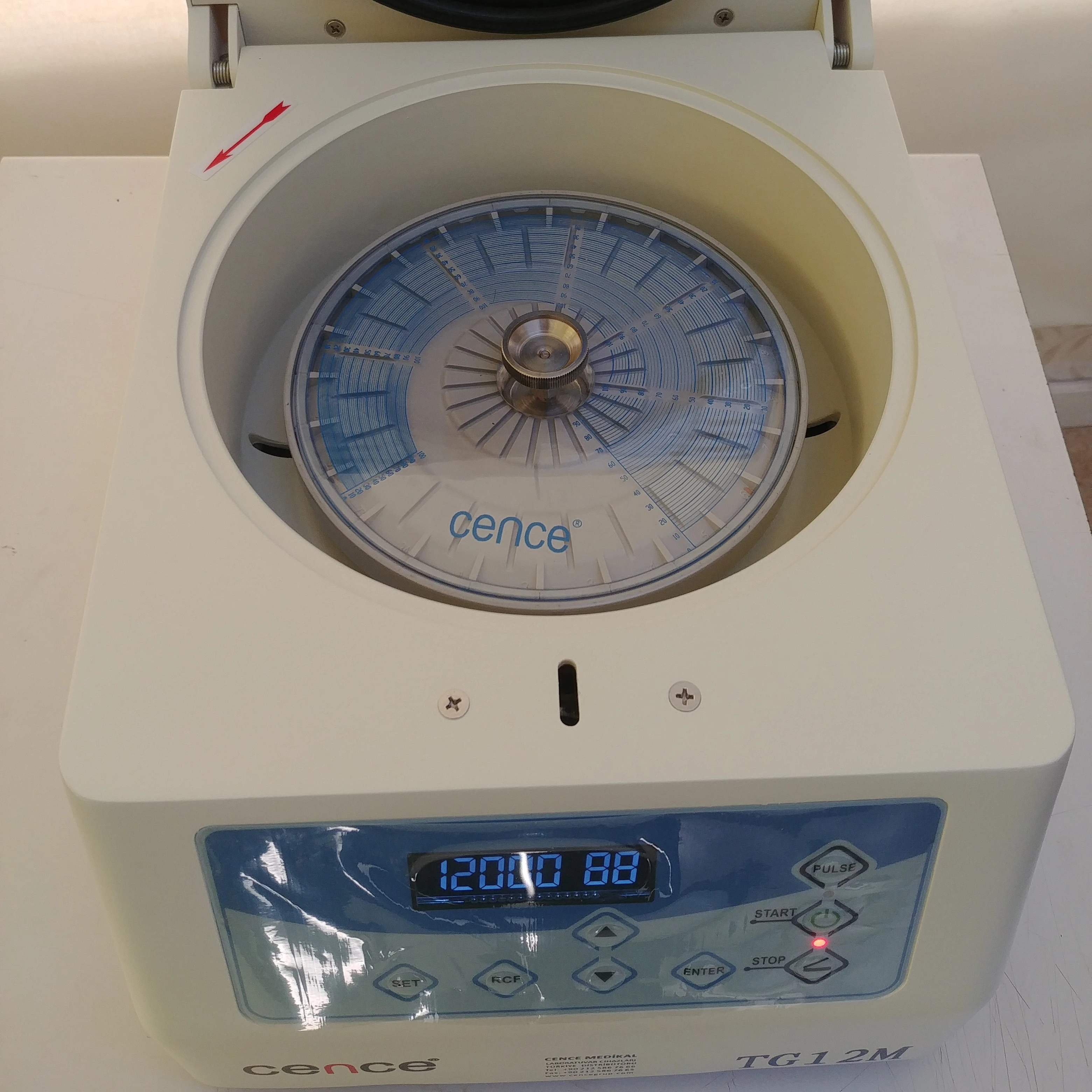 
 Высококачественная центрифуга для микро-гематокрита с 24 капиллярными трубками 12000 об/мин  