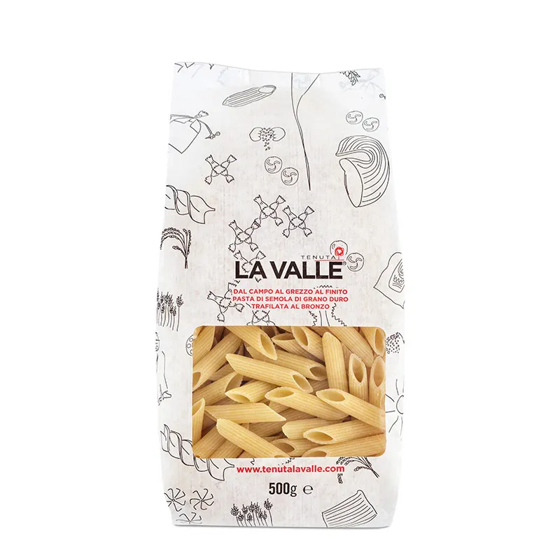 
 Penne Tenuta La Valley, классический формат пасты, непревзойденный при сборе и удержании соусов и приправ.  