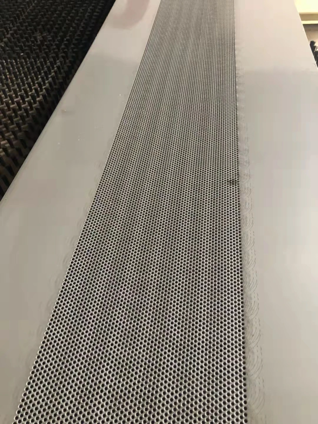 Wholesale decorative punching plate aluminum veneer round hole decorative mesh honeycomb aluminum plate metal plate