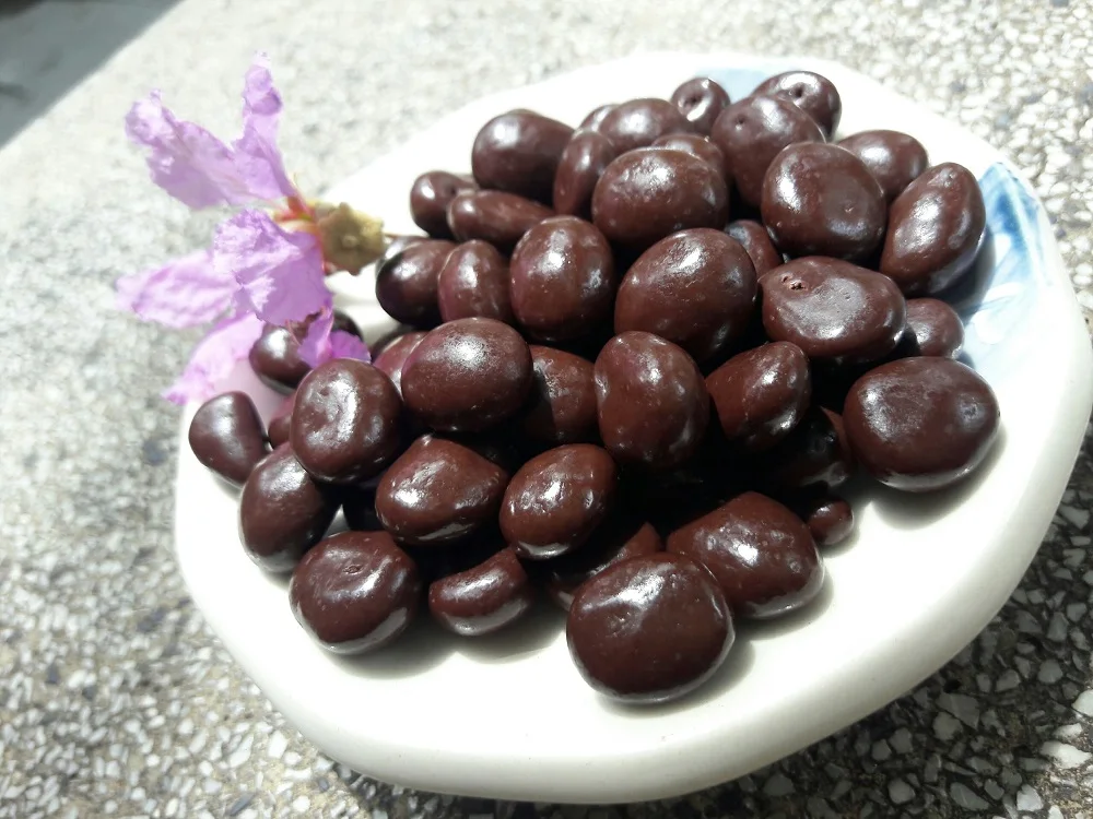 Best bittersweet Dark chocolate milka covered coffee and almonds free samples by Legendary Viet Nam packing 40gr net weight