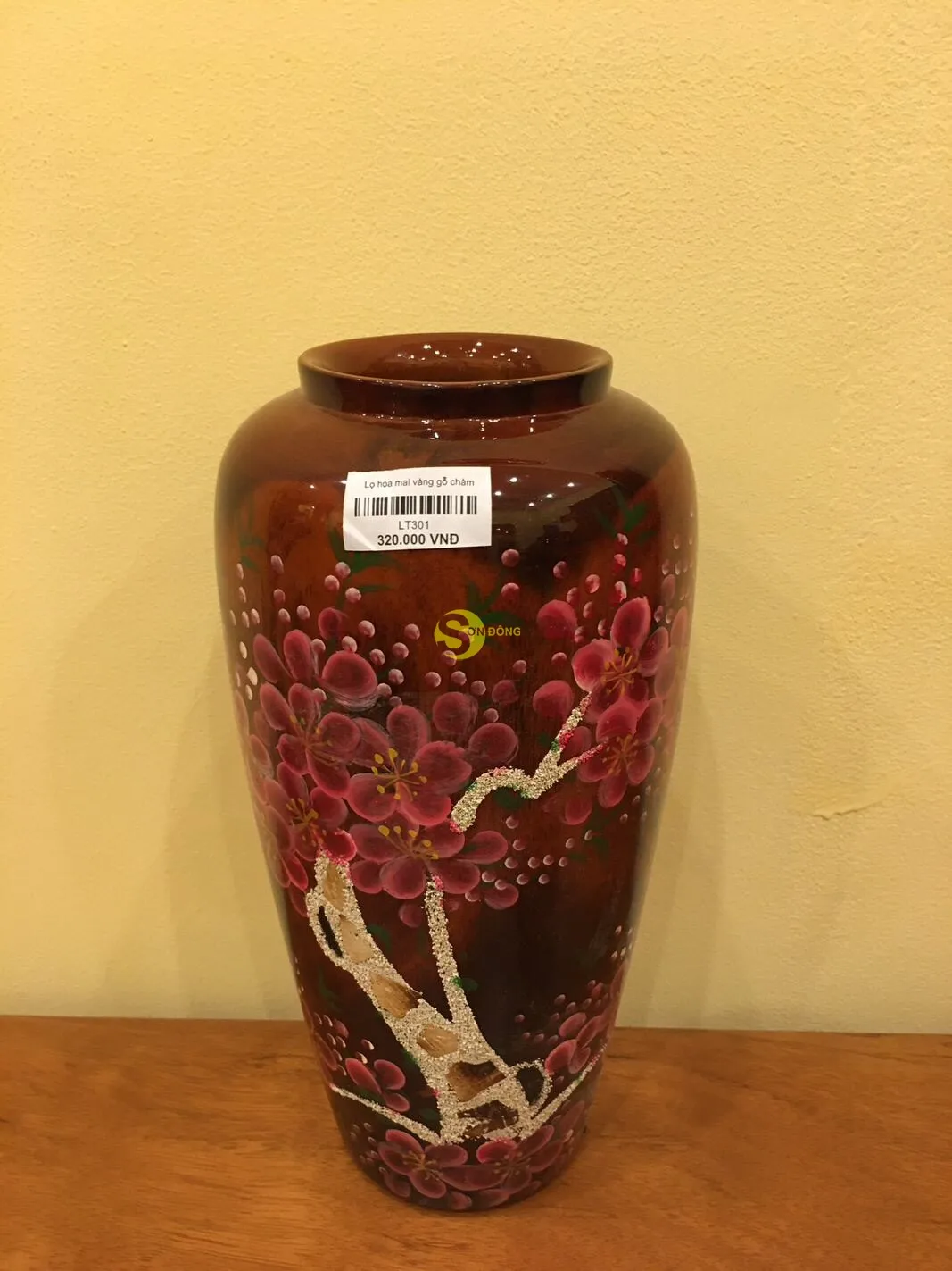 
Yellow apricot flower vase indigo wood 