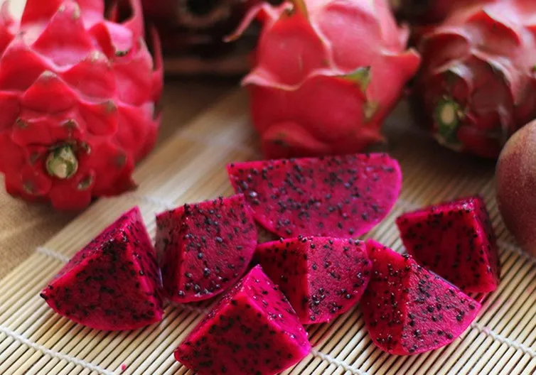Red Dragon Fruit from Vietnam - Low price for export 100% High Quality Fruit