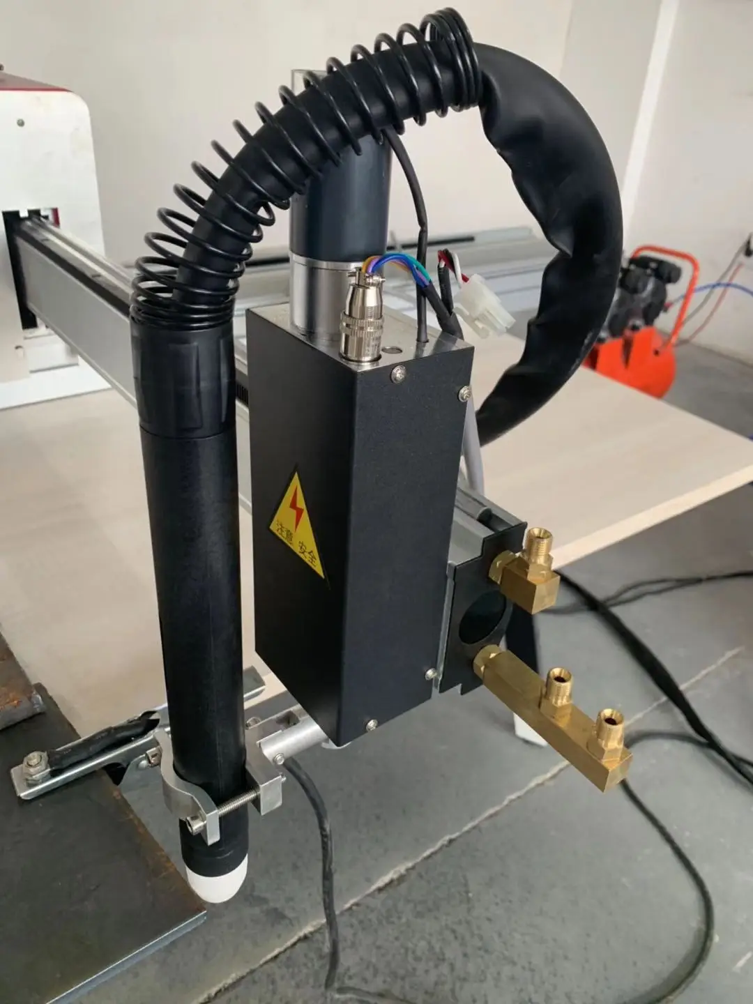  Простой в эксплуатации портативный цифровой станок плазменной резки CNC1530 с