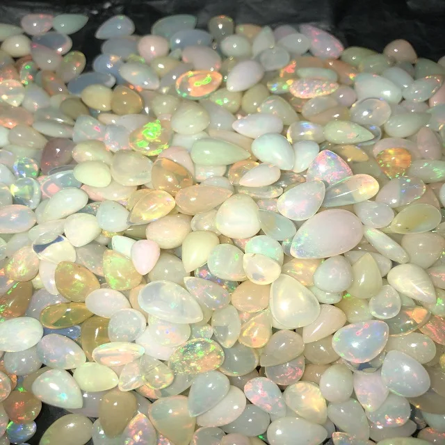 Белый огненный опал