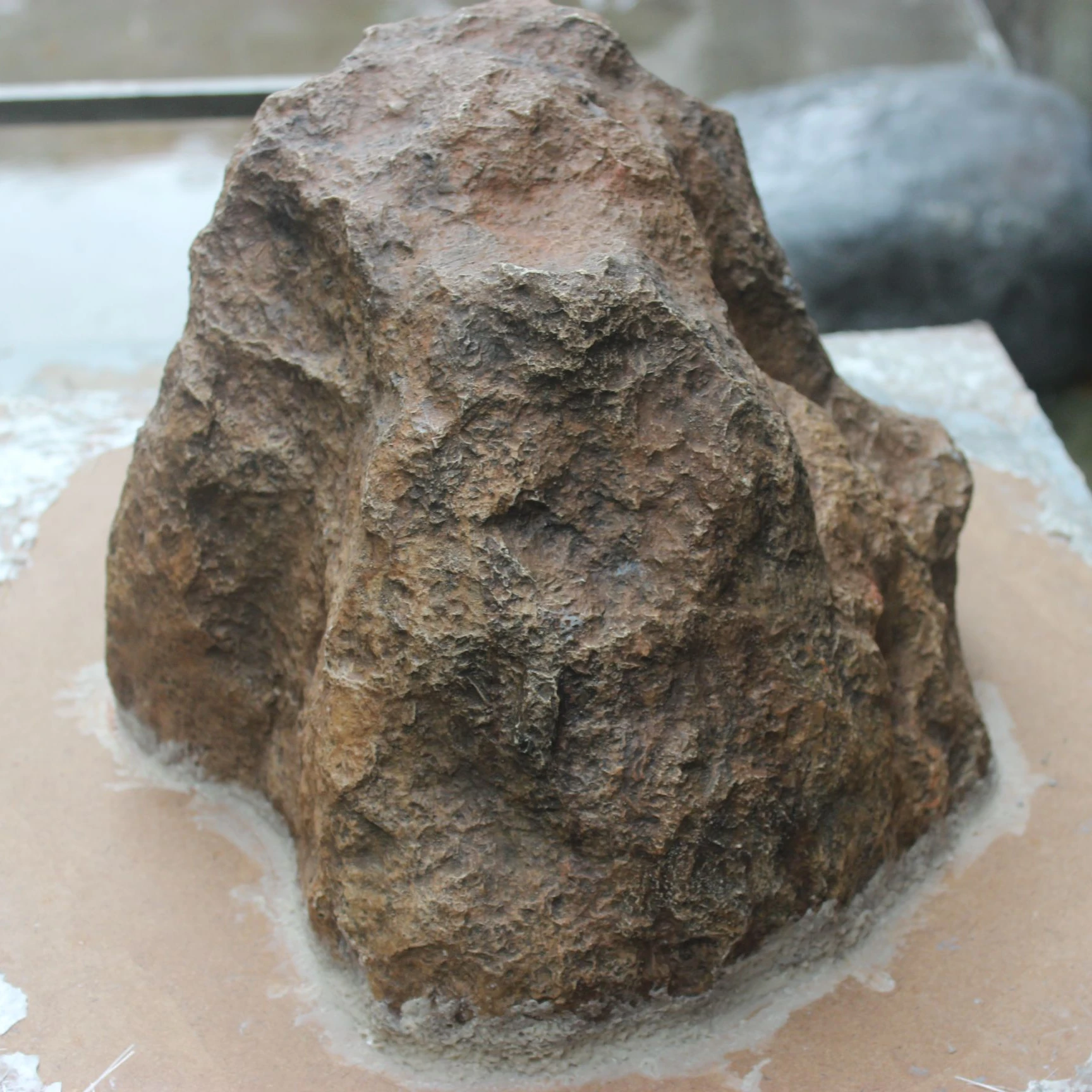 Medium Size Heavy Color and Durable Artificial Garden Rock for Stone Garden Decoration or Storage