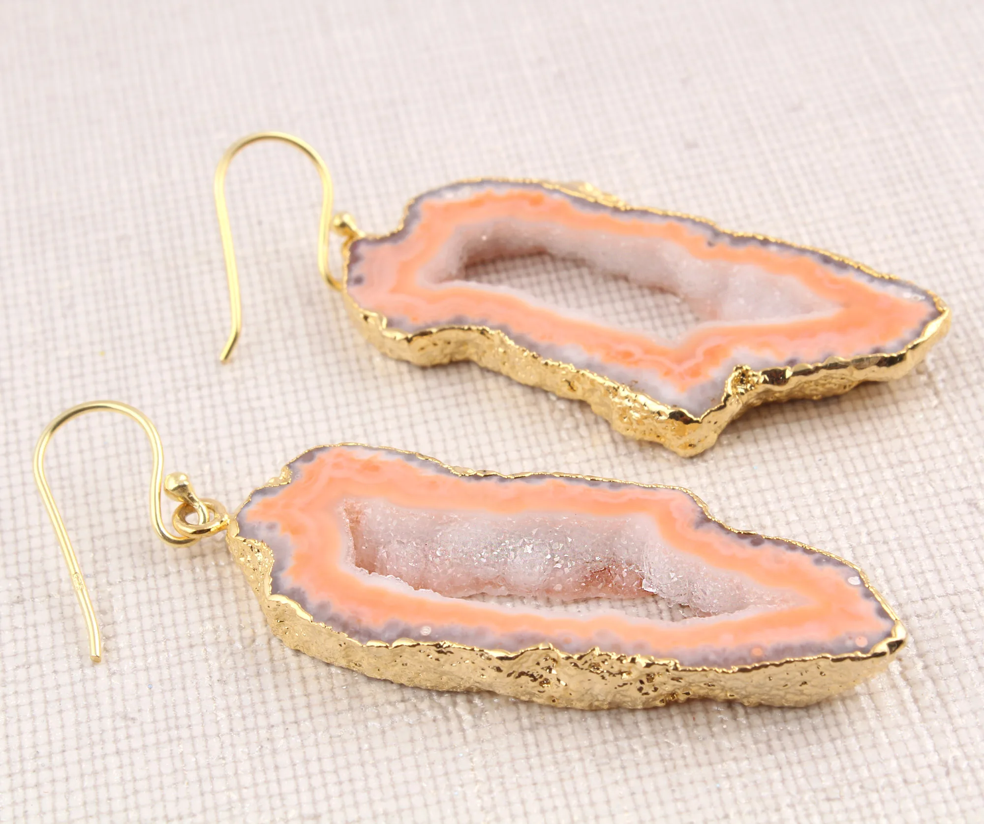 Natural geode agate slice earring gold electroplated edged hook earring wholesale genuine agate slice drop hanging earrings