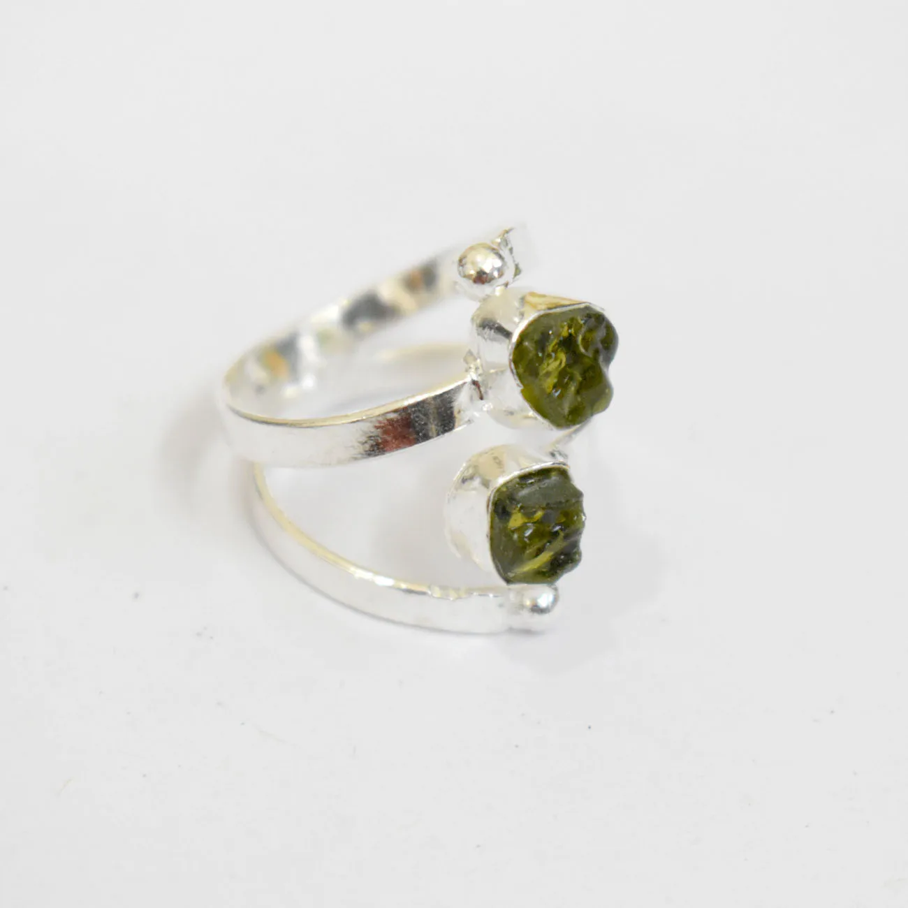  Сырой драгоценный камень серебряные ювелирные изделия Moldavite грубой латунный подарок для нее Него