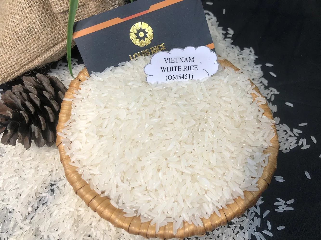 Лидер продаж вьетнамский белый рис с длинным зерном (OM5451) высокого качества