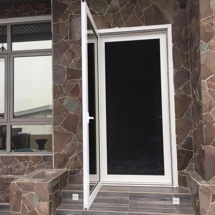 
Распашные двери с усиленной защитной сеткой и алюминиевым тентом на заказ производства Малайзии 