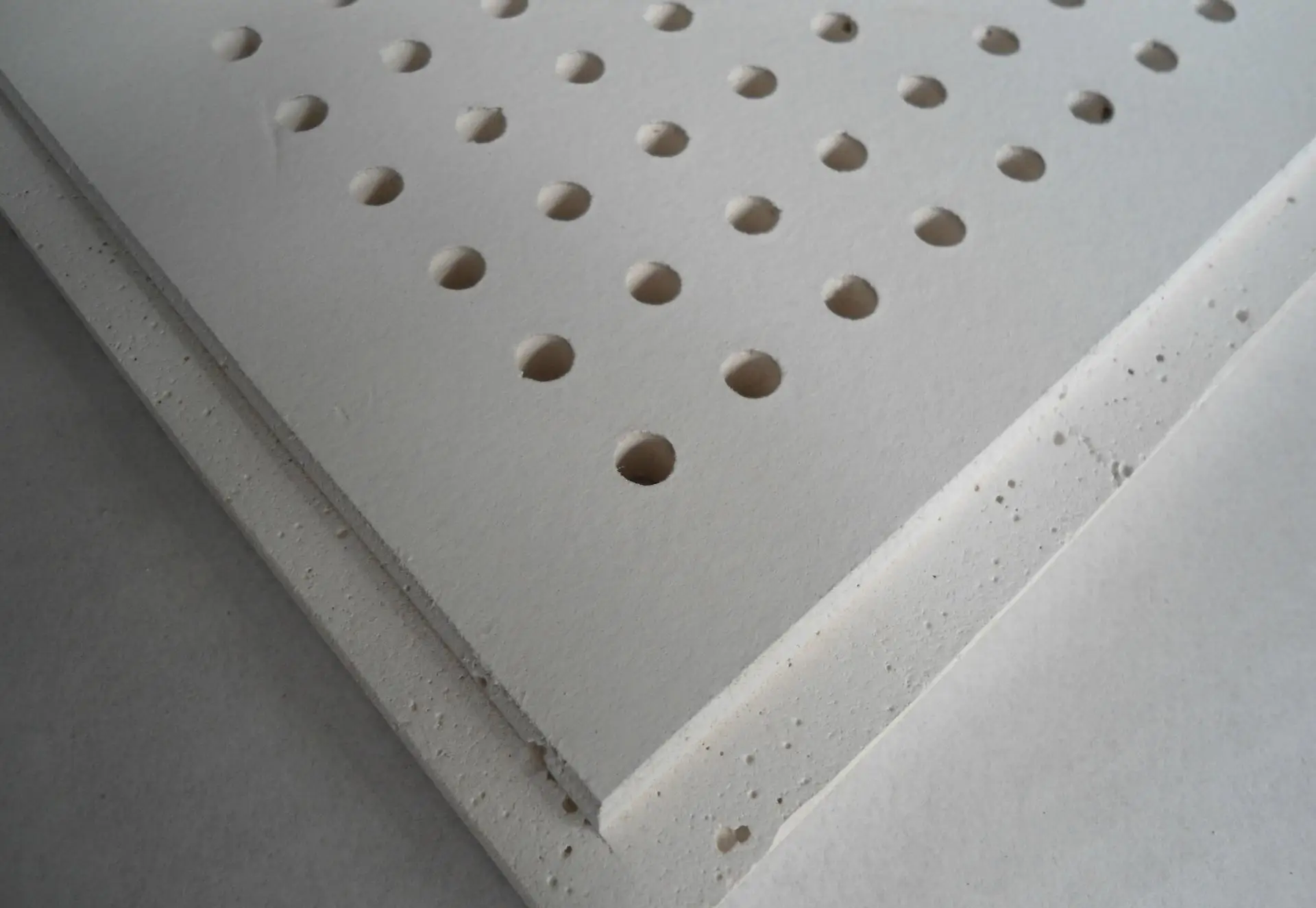 High Quality Customizable Moistureproof Perforated Gypsum Tile