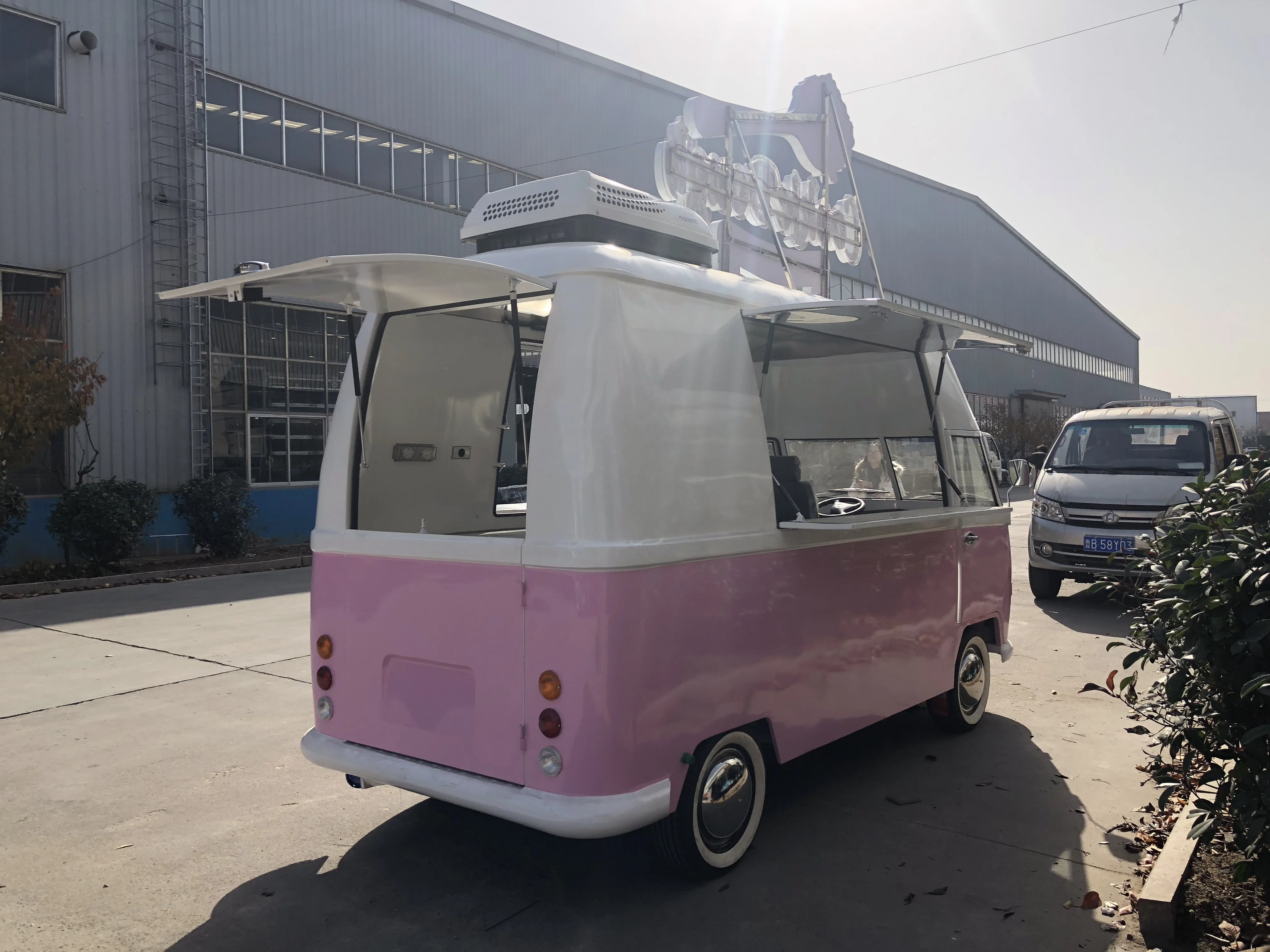 
WNP VW Ice green Vintage Food truck higher roof 