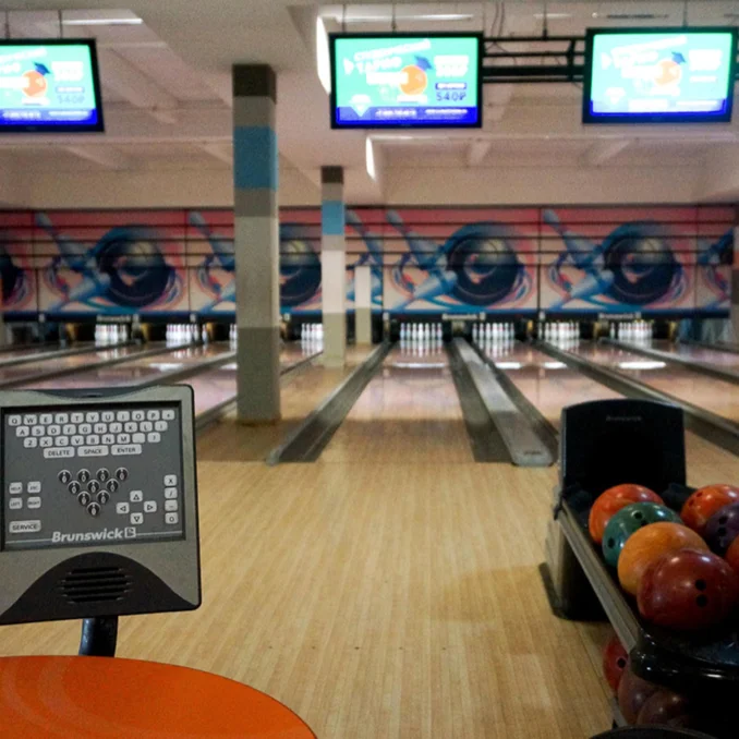 
Brunswick GS-X Lanes with Vector Scoring System 