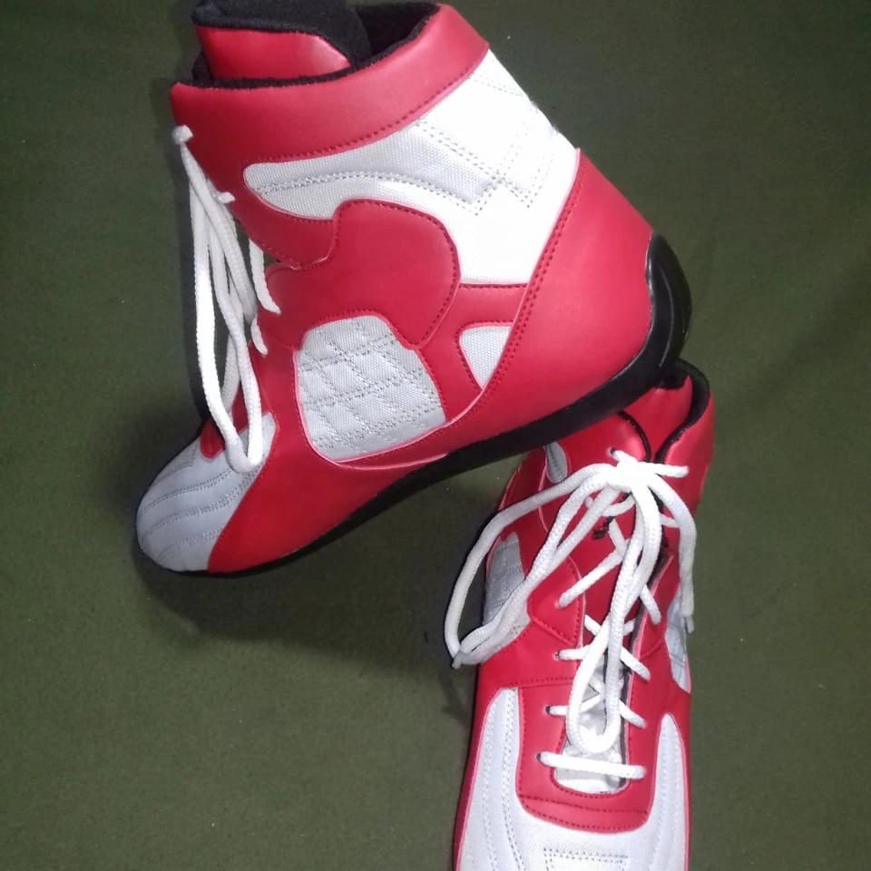 Высокие ботинки для тренировок по щиколотку мужчин дышащая профессиональная высококачественная боксерская обувь