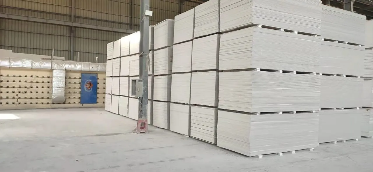 Gypsum Plaster Board drywall 1220*2440*9 mm to build partitions wall linings or ceilings in any building
