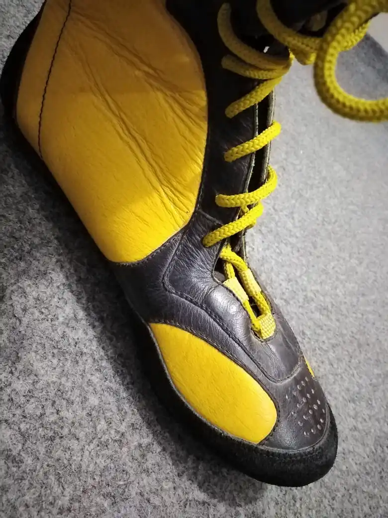 Hot Selling Custom Long Style Yellow High Ankle Boxing Shoes for Men Kick Boxing Boots for Training Fitness Walking Shoes