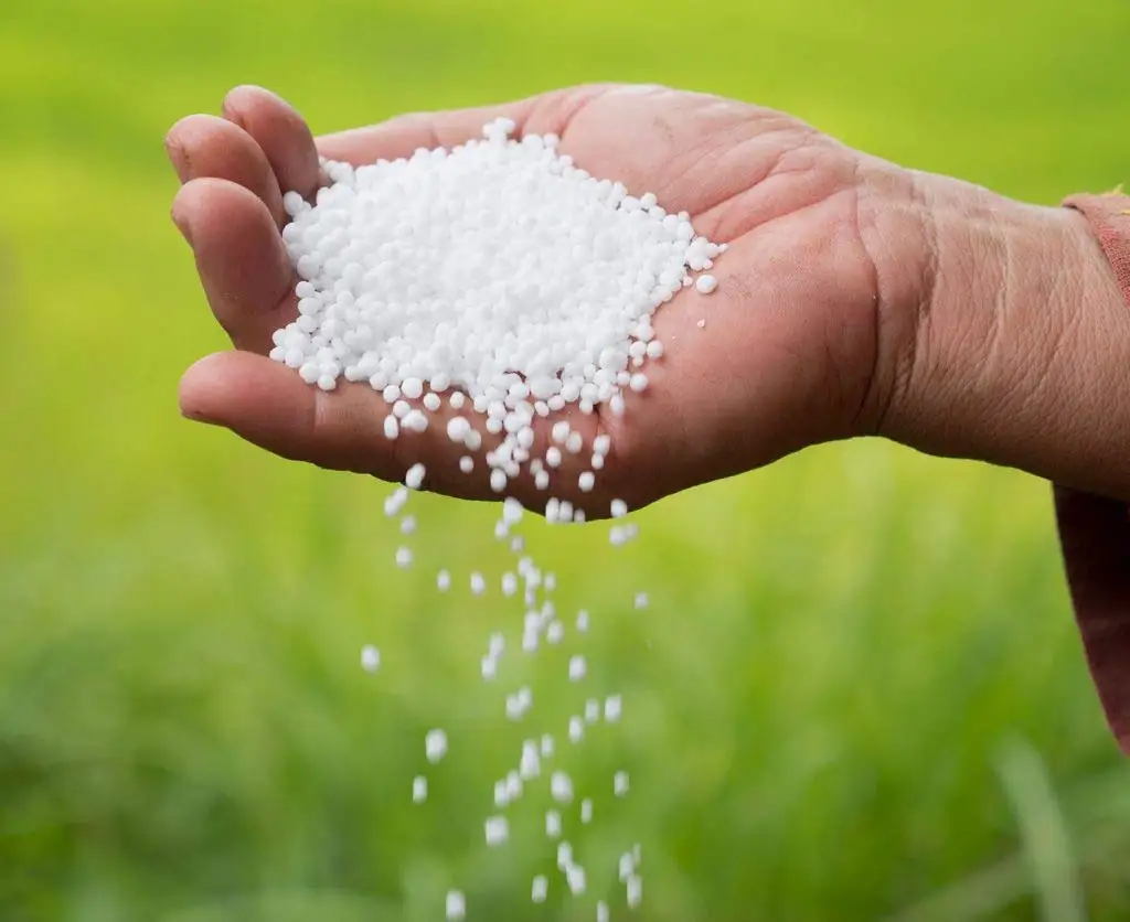 Plants Food Sale urea 46% nitrogen fertilizer at cheap price.