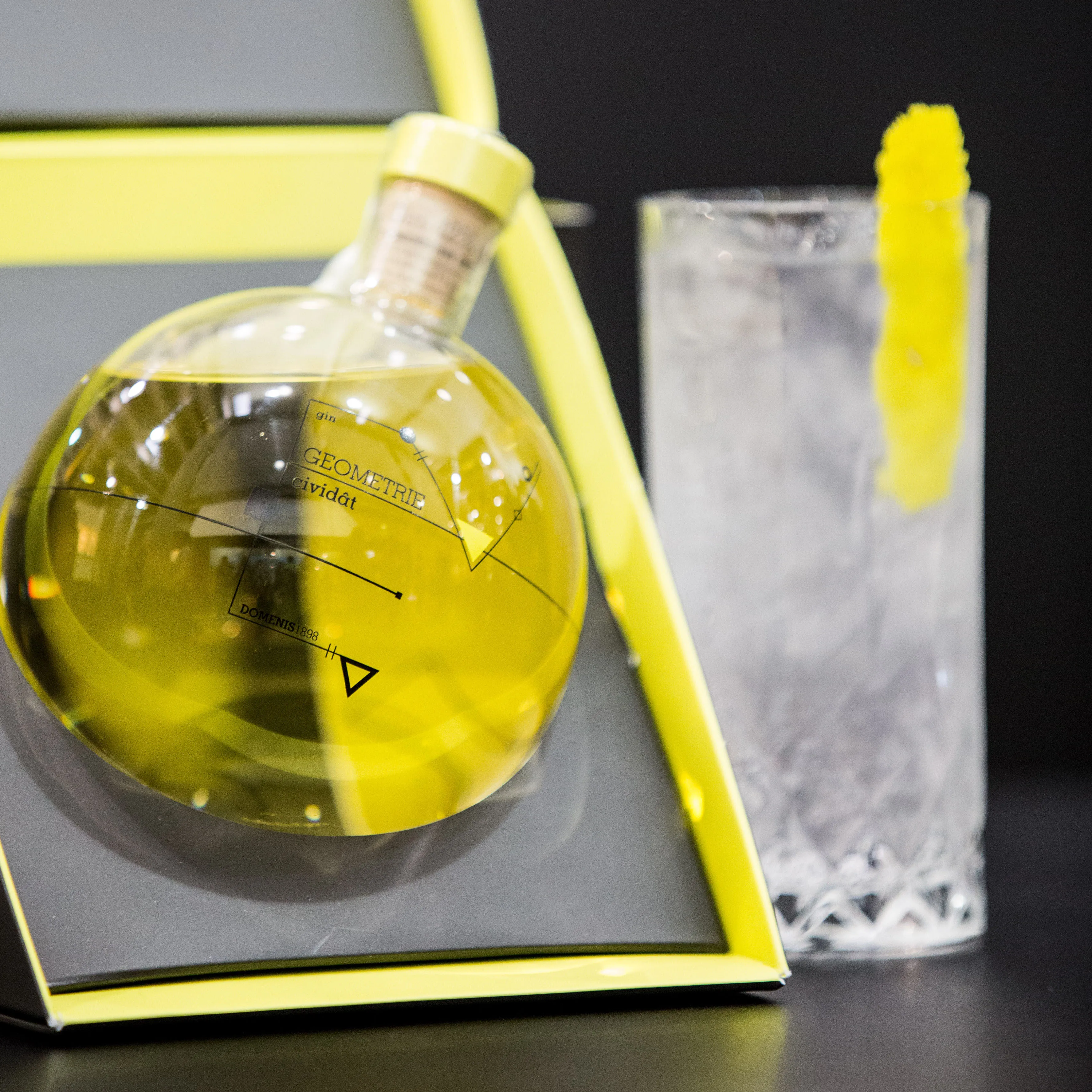 Best Italian GEOMETRIE Cividat gin in a 70 cl hand-blown and hand silk-screened spherical unique glass bottle
