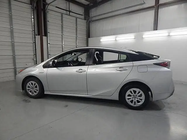 LHD 2017 To yo ta Prius