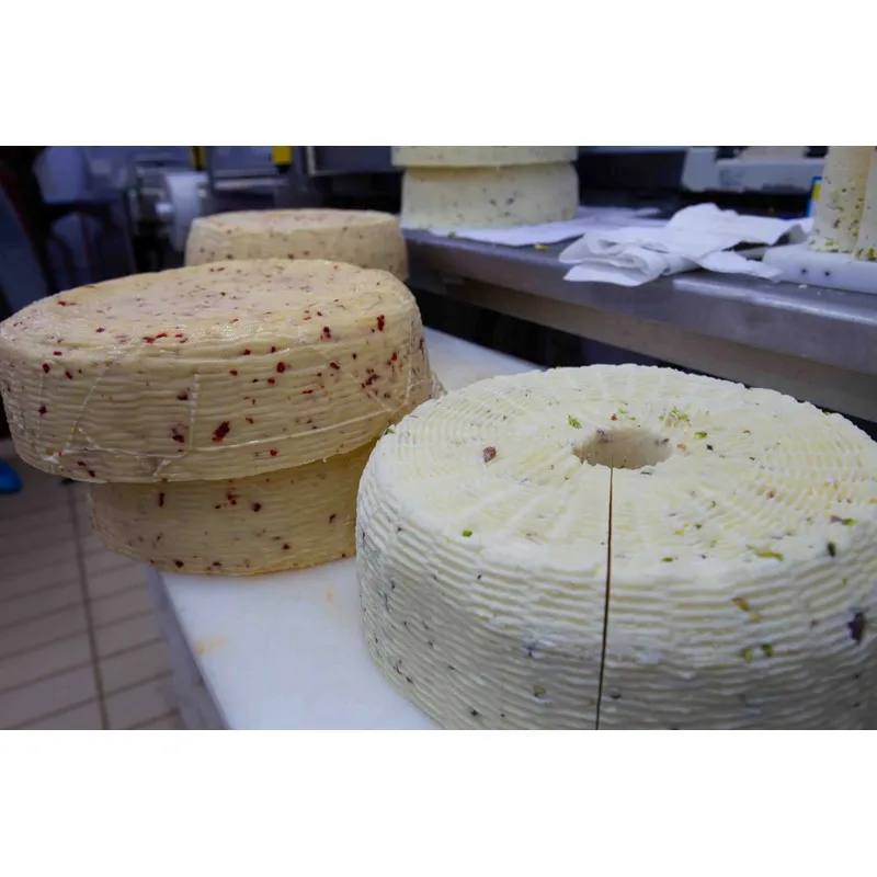 High Quality Italian MASCARIATU sheep milk hard cheese with black pepper 6kg vacuum pack for export