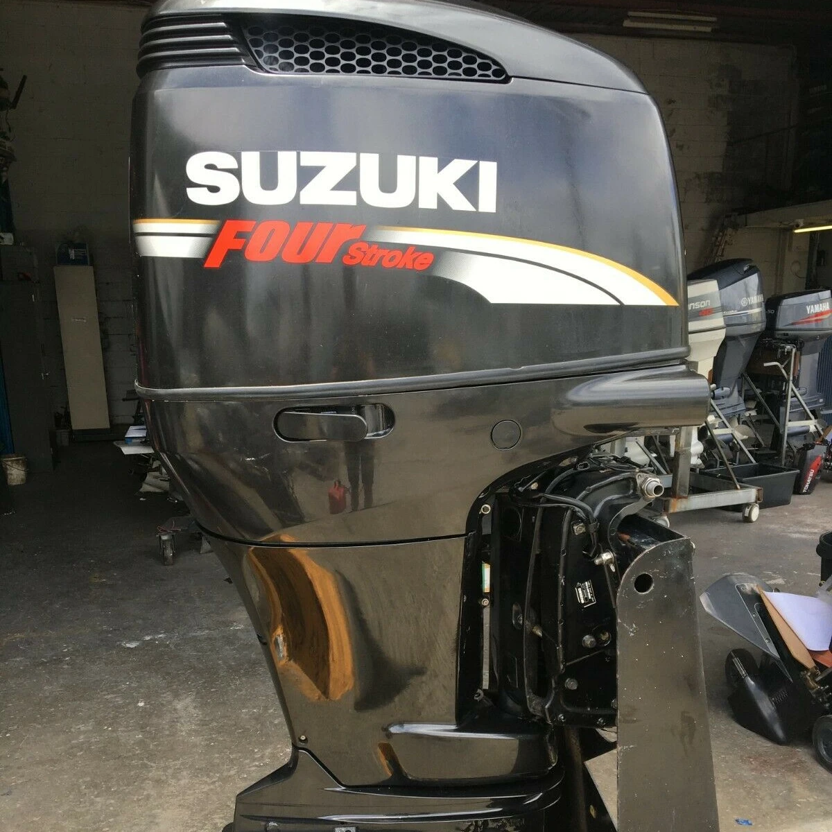 Used 2012 Suzukis 250hp 4 Stroke 25 inch Shaft Outboard engine