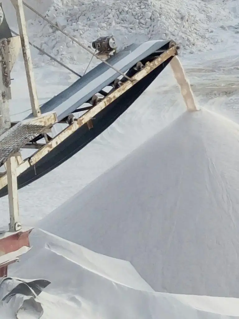 Натуральный силикатный песок 99.5% Fe2O3 0.012% для стекла и силиката