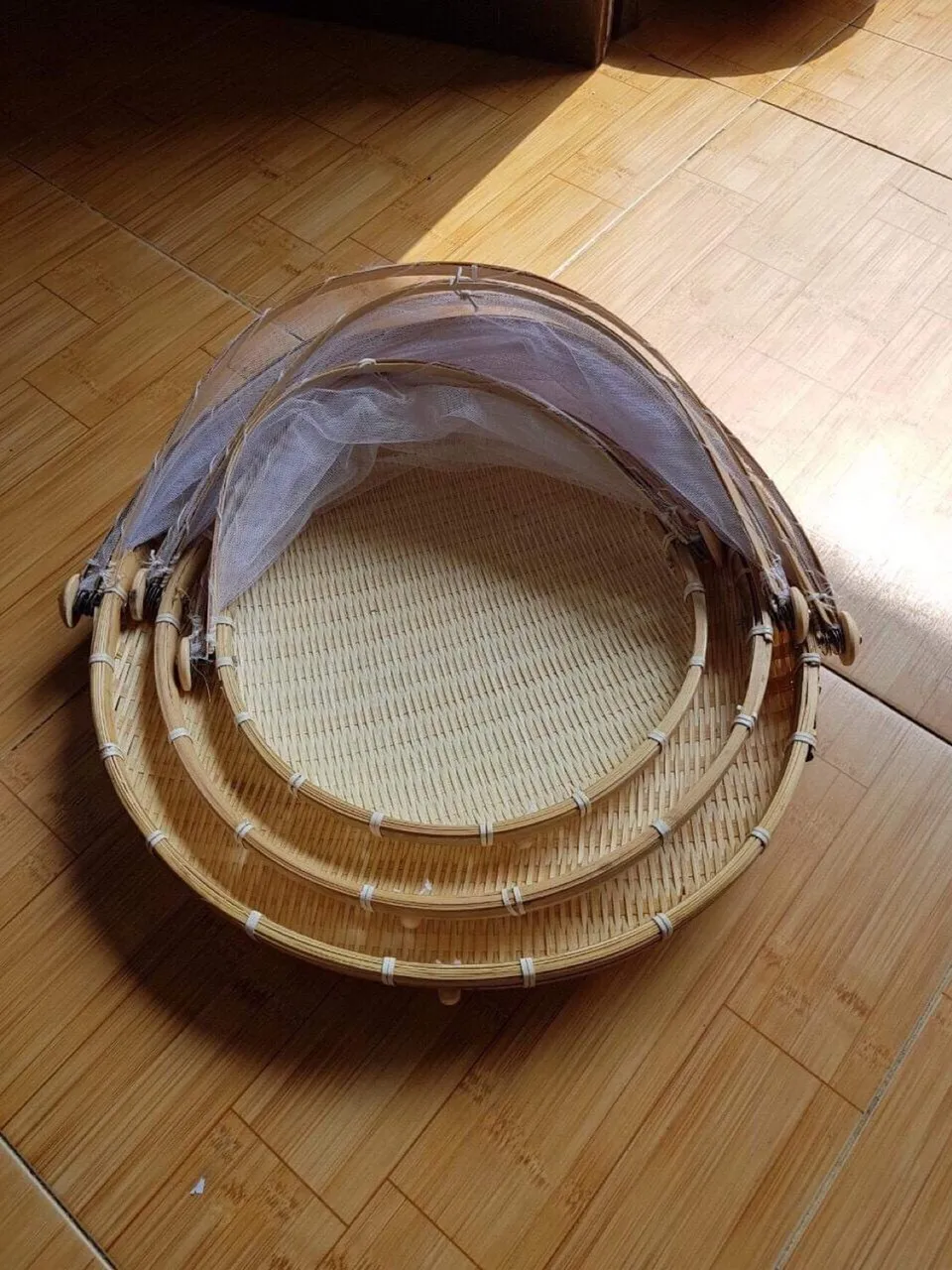high quality Wholesale Handmade Bamboo Fruit Wicker Rattan Tray Kitchen Basket with net cover