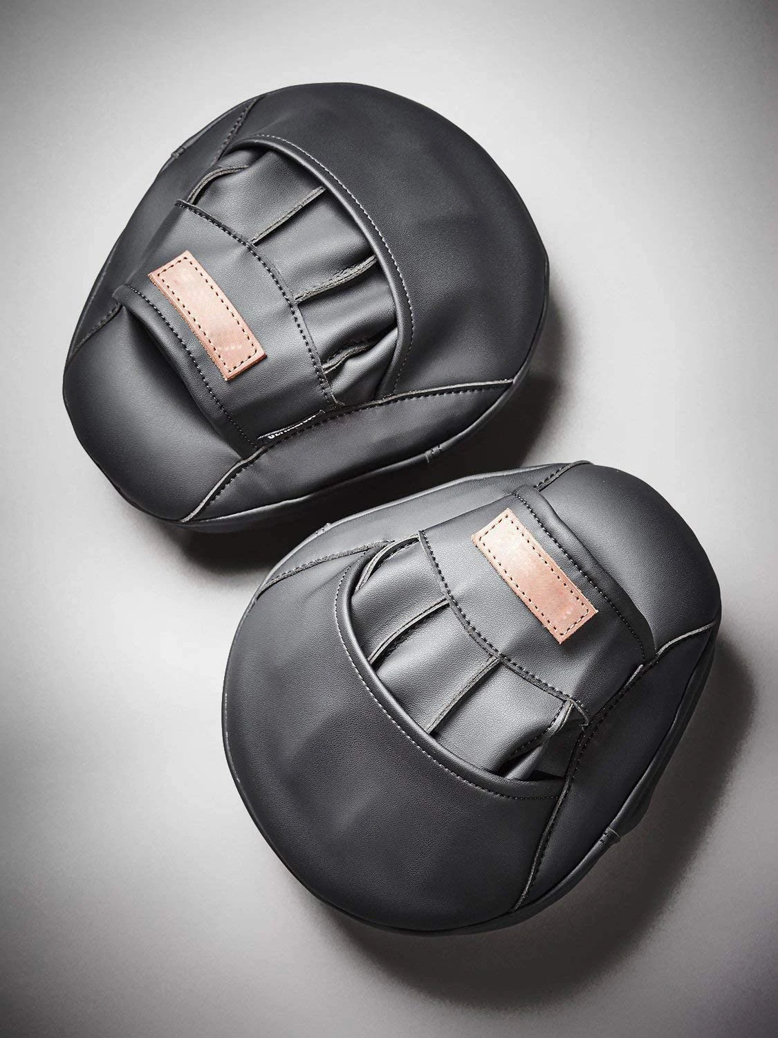 Wholesale Custom made leather durable curved kick Focus Pads ,Hook & Jab Mitts Punching Kick Boxing Muay Thai Martial Arts