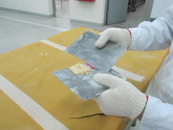 
Yellow 100% Polyester Resin and Hardenner Poly Puty 