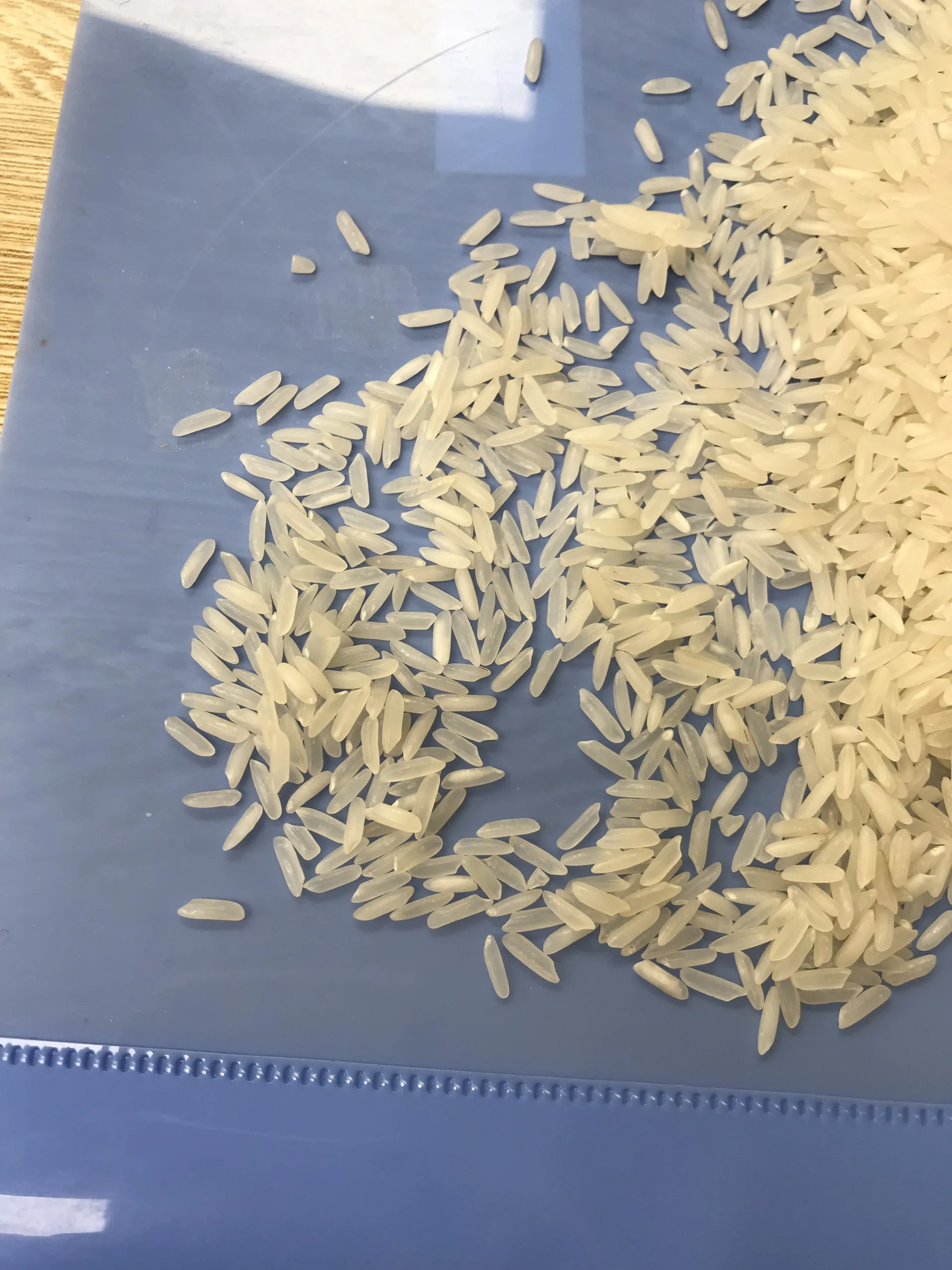 Еженедельный объем экспорт 20 футов контейнер 5% соотношение сломанности Sortex полировка Длиннозернистый белый ВЬЕТНАМСКИЙ РИС OM5451