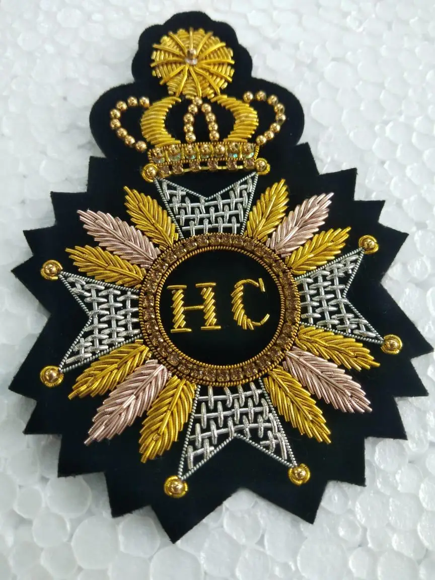  Проволочная вышивка ручной работы значок в студенческом стиле золотистый цвет OEM вышитая проволока гребня нашивка