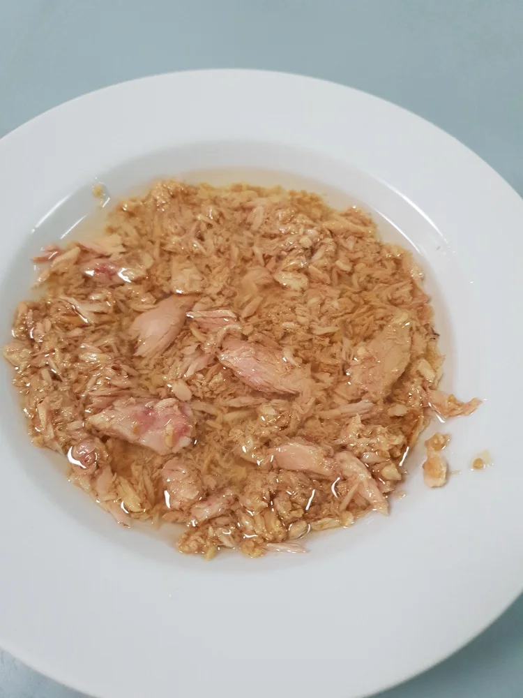  Высококачественные морепродукты консервированный тунец легкое мясо хлопья тунца в растительном