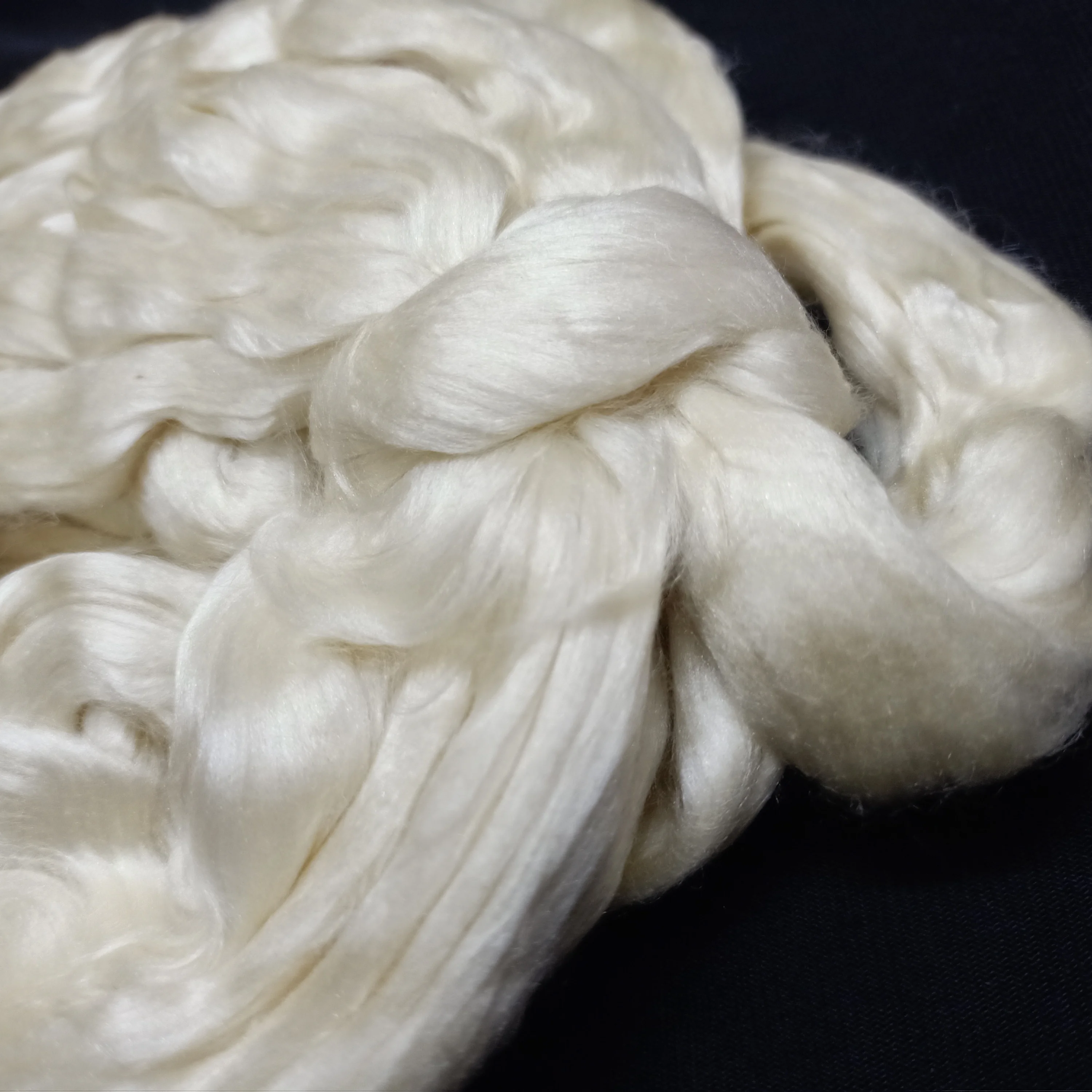 natural 100% mulberry silk sliver in white suitable for yarn and fiber stores,  ideal for resale