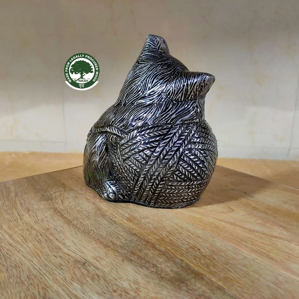 Оживленная латунная урна для кошек