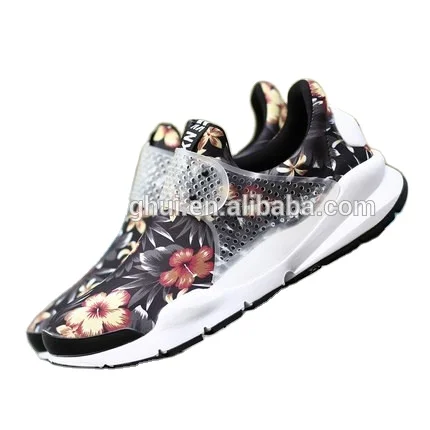 Модная спортивная обувь для красно-синего цвета