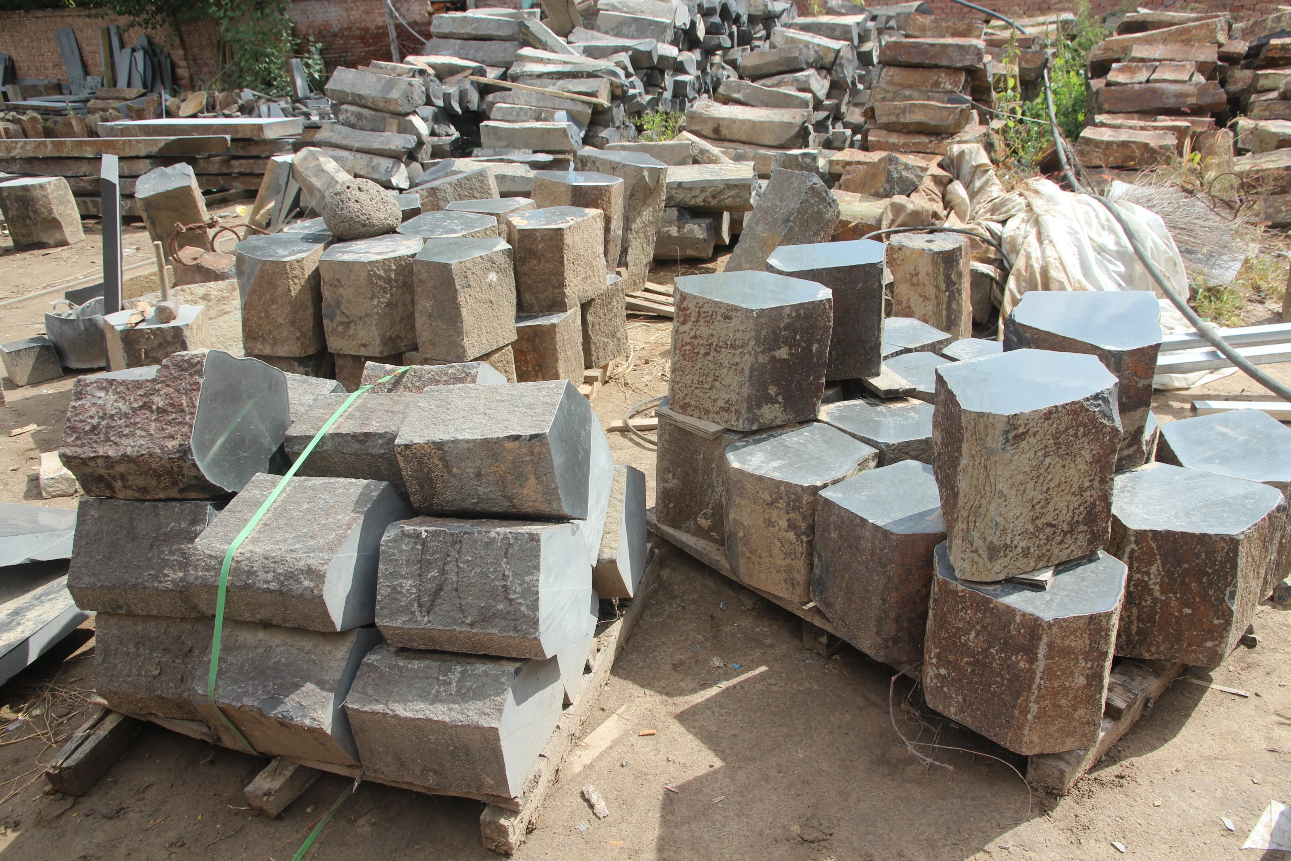 New Design Outdoor Decorative Natural Stone Long Monolithic Black Boulder Polished Basalt Wavy Bench with Back for Garden Patio