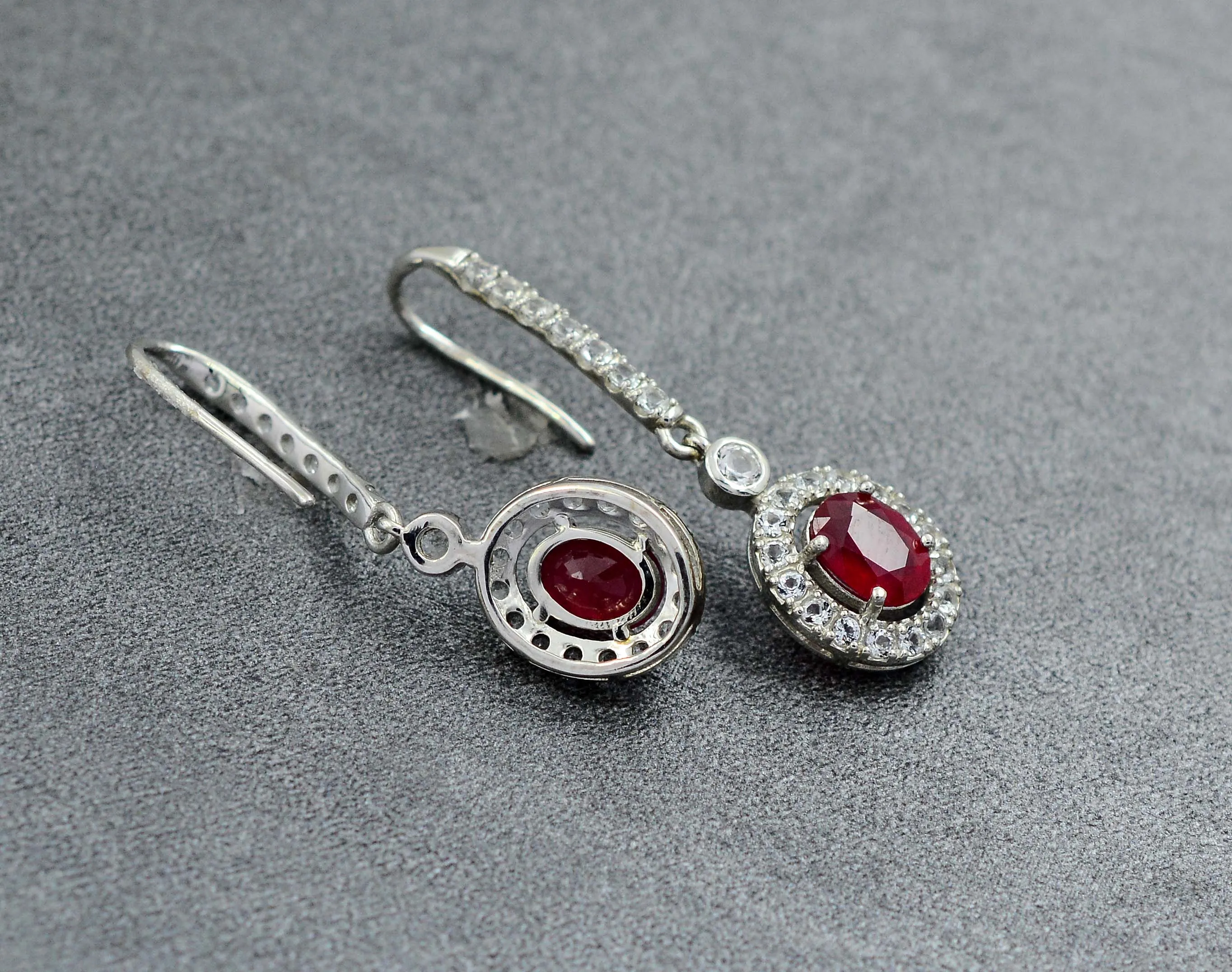 Женские серьги-подвески из серебра 925 пробы с натуральным красным Рубином 6x8 мм овальной огранки