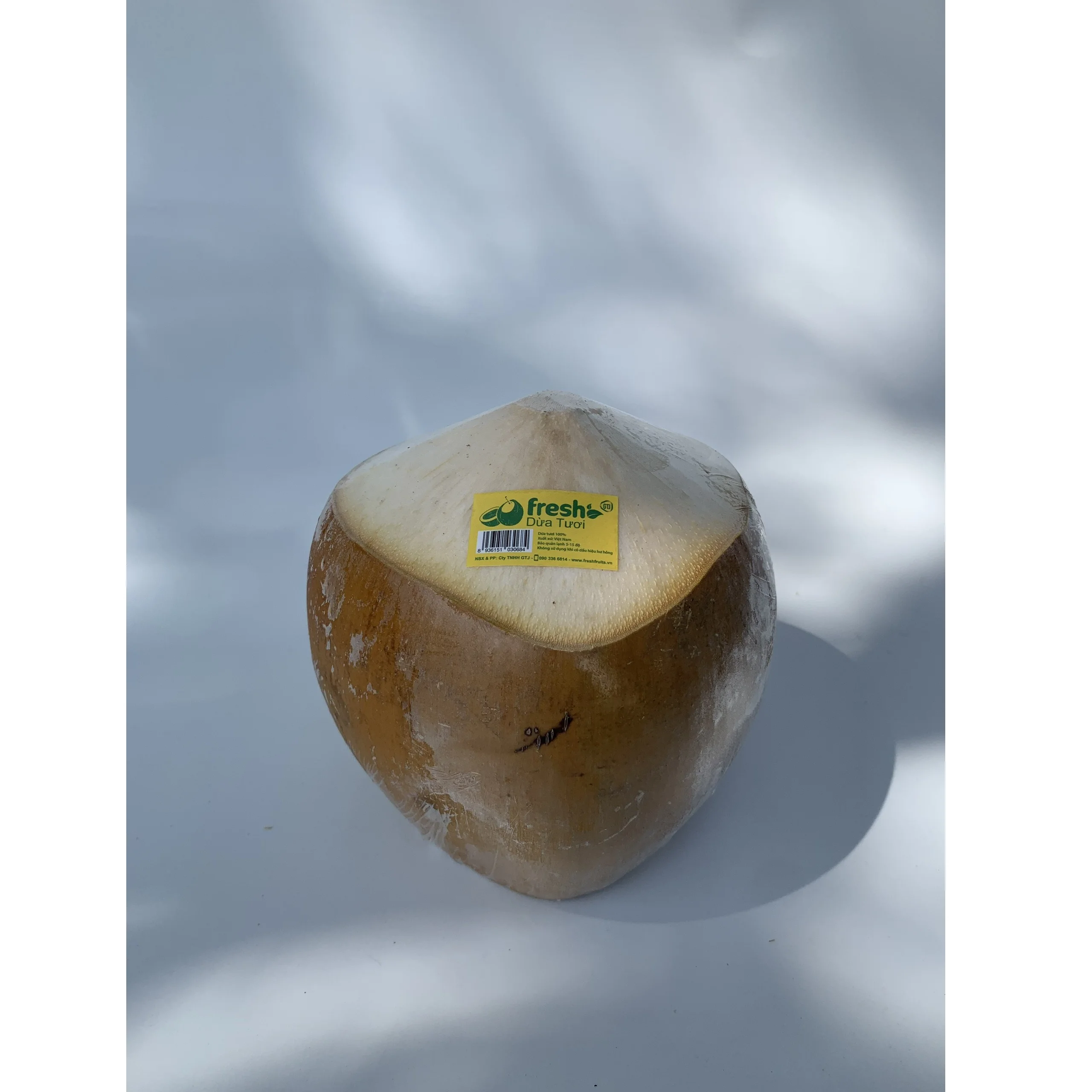 Semi-Husked Young Coconut Green or red Colours Hat Cut Shape Fresh Organic Coconut from Vietnam