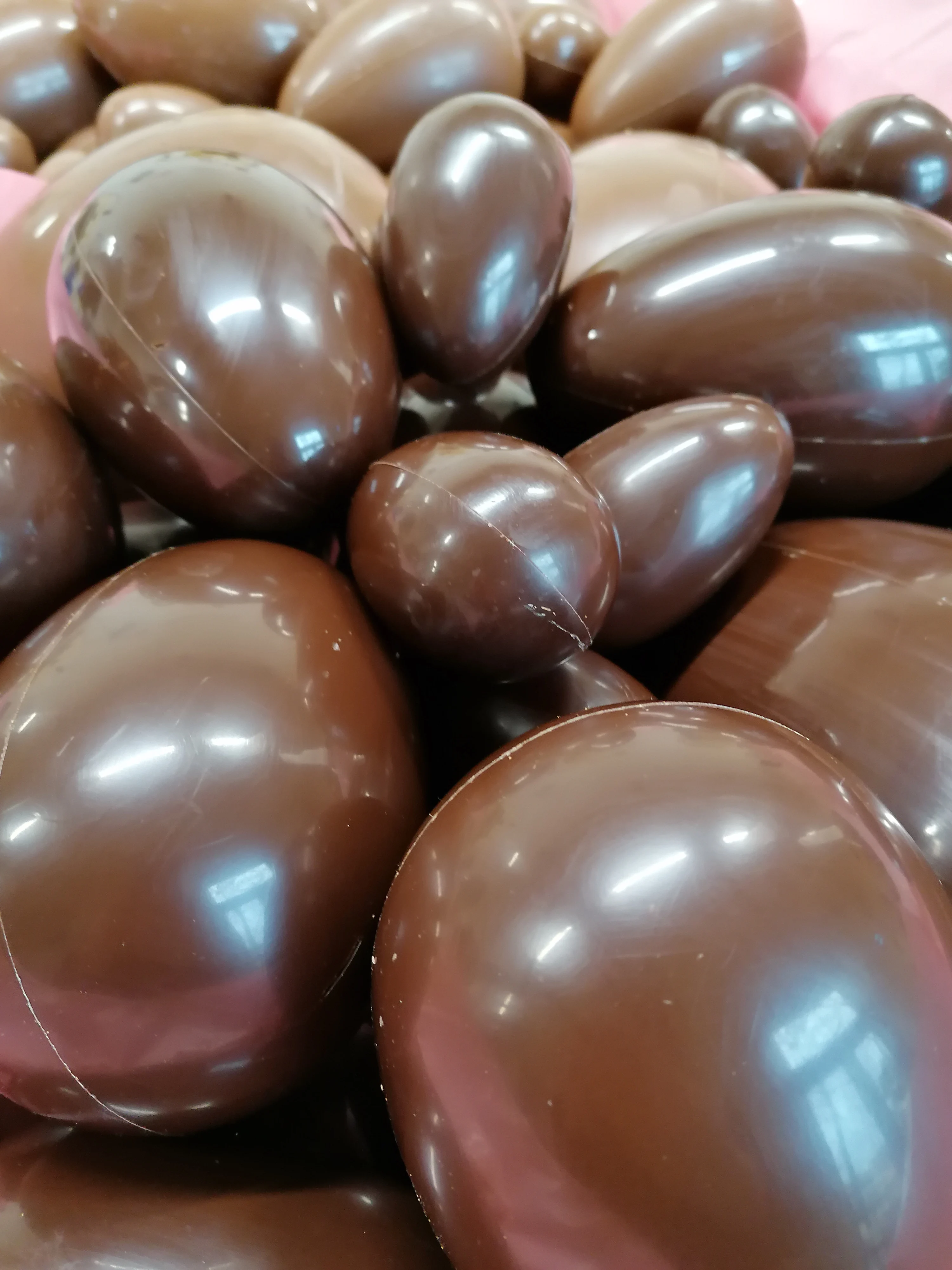 
Italian Product Easter Egg 350gr Milk Chocolate Pistachios 