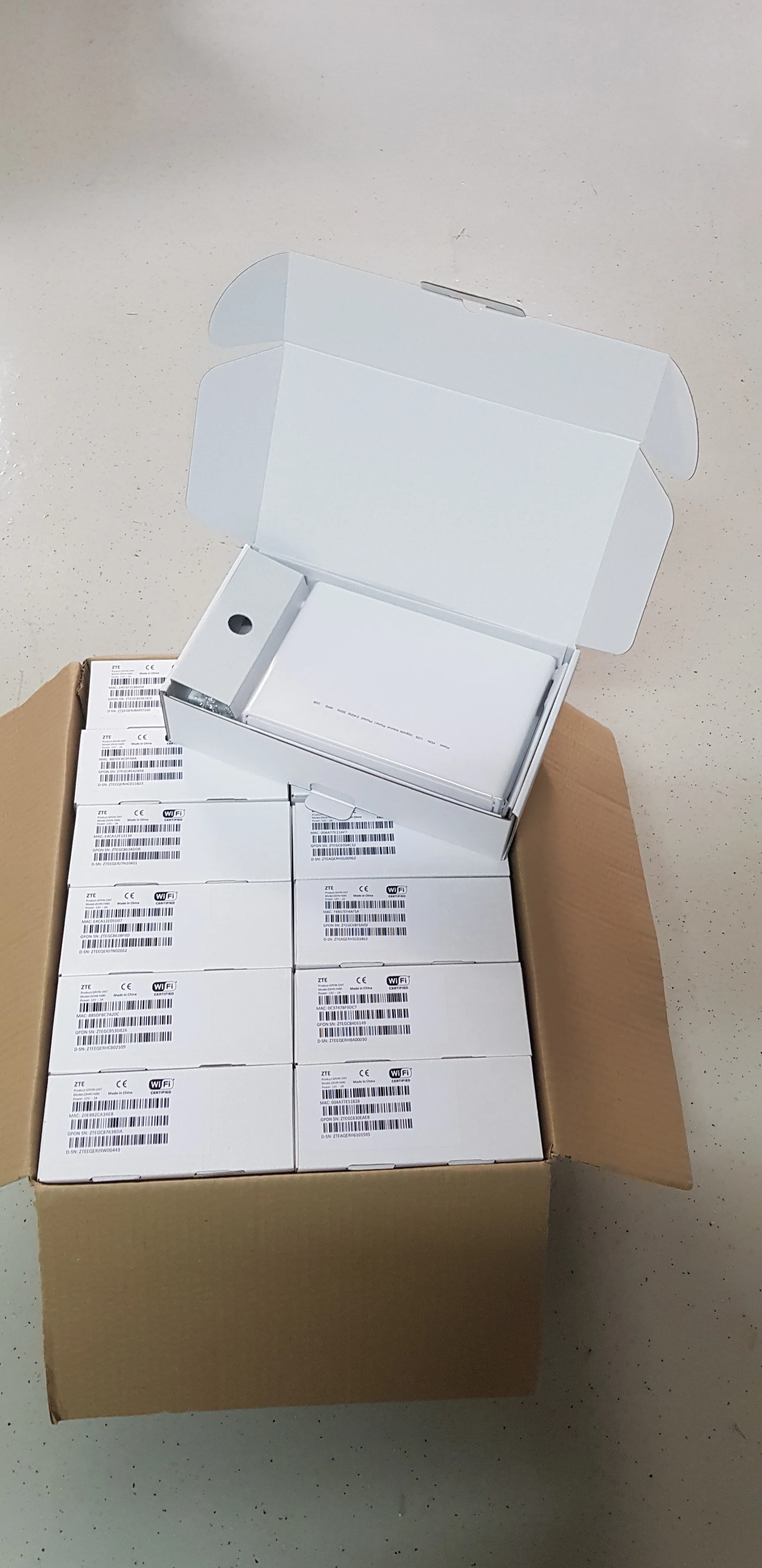 ZTE F680 GPON ONU Dual Band Wifi Concurrent 11ac with 6x White FTTH SC Adapter ZXHN ZTE F680 (14) GPON Optical Interface ABS+PC