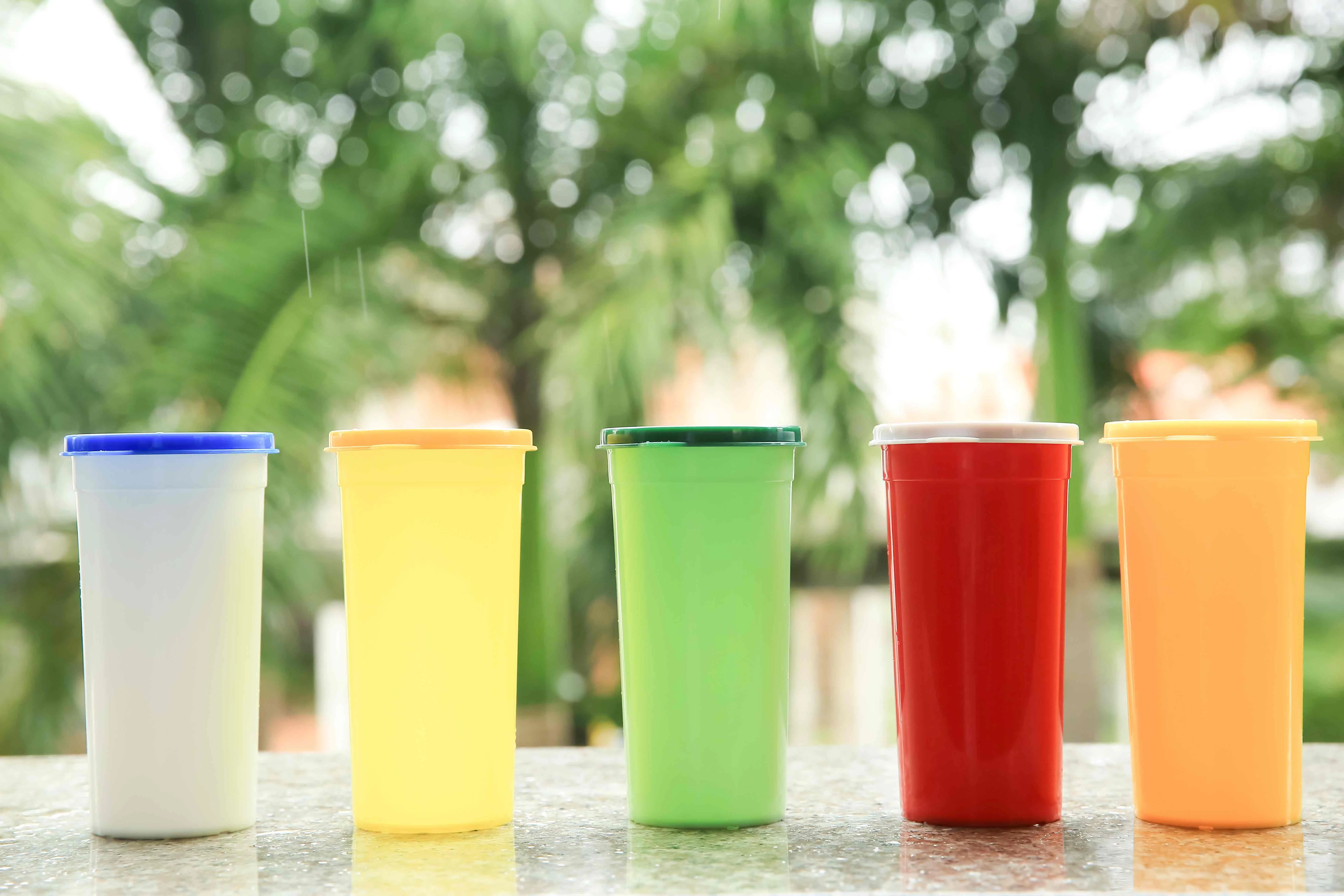 Vietnam Plastic Manufacturer High Quality Free Design Custom Mold Iml Gold Plastic Cups With Lids