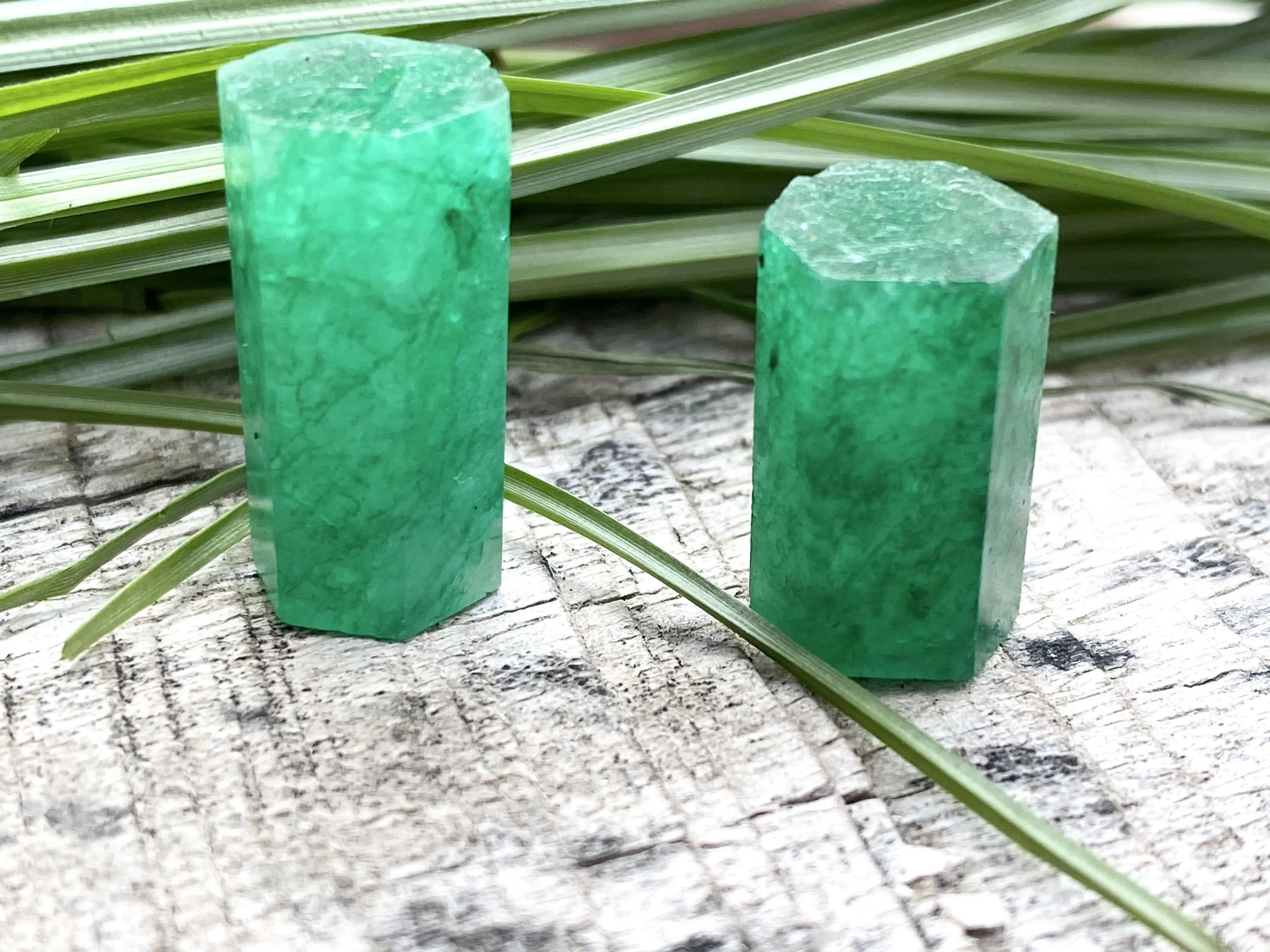 Natural Emerald Rough Gemstone For Making Jewelry