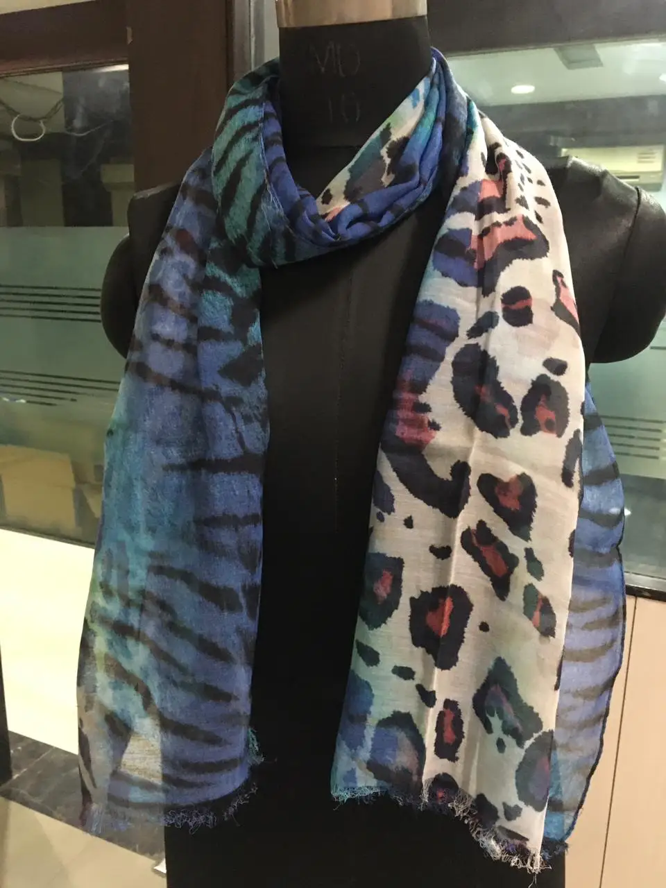 LADIES STOLES ASSORTED COLORS READY GOODS CHEAP STOCKLOT D 5545