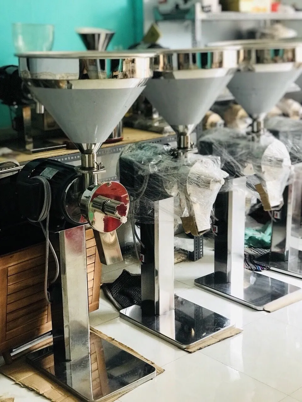  Кофемолка лучшего качества из Вьетнама черная 2hp